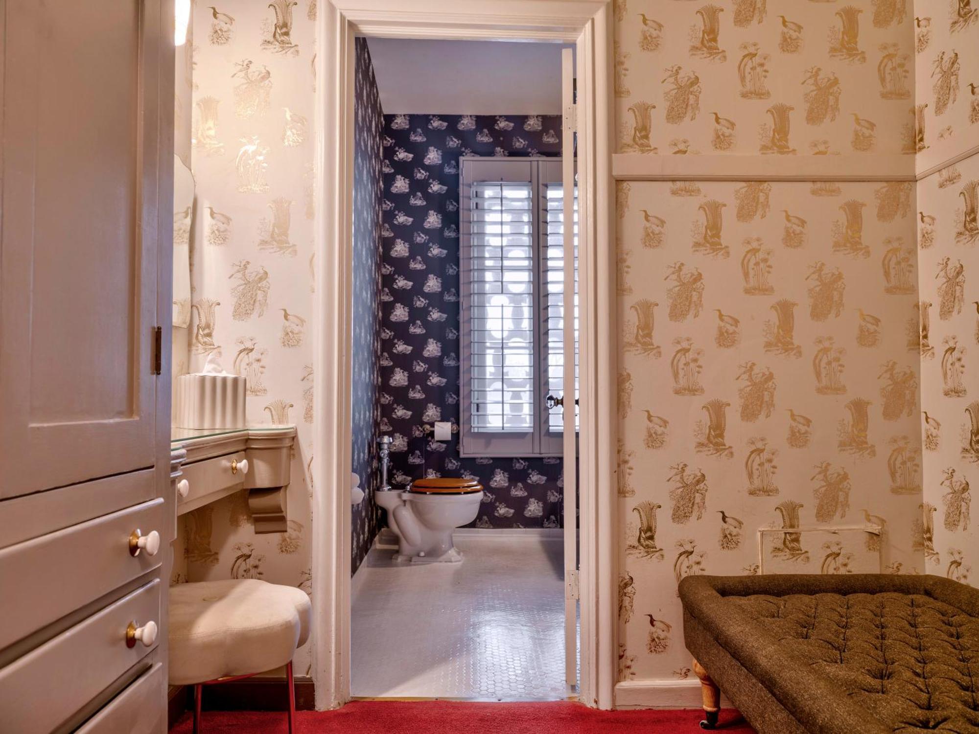 Grand Studio Residence King Bed