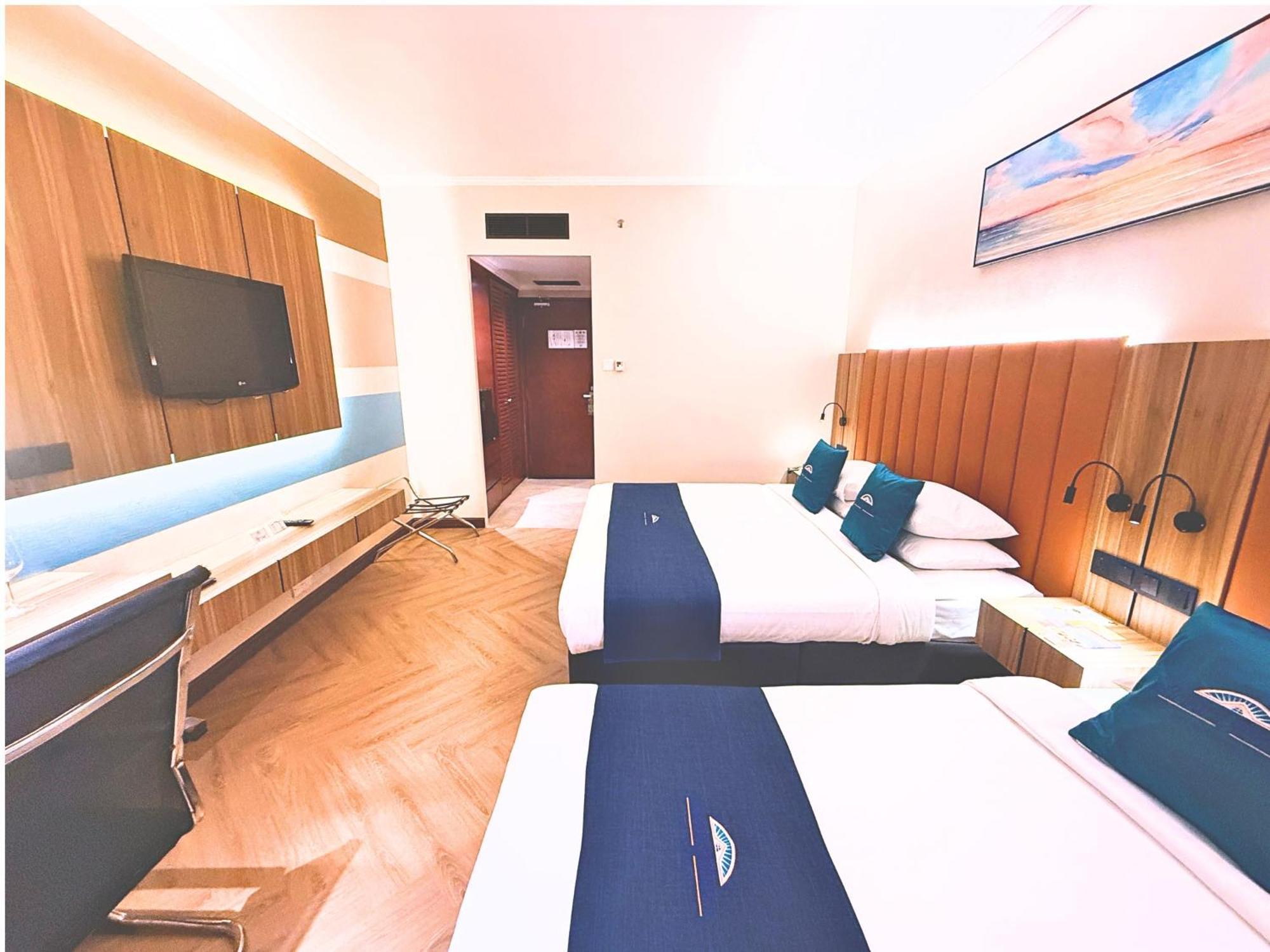 Superior King Room One Single Bed Non-Smoking,1746852052:JPEG