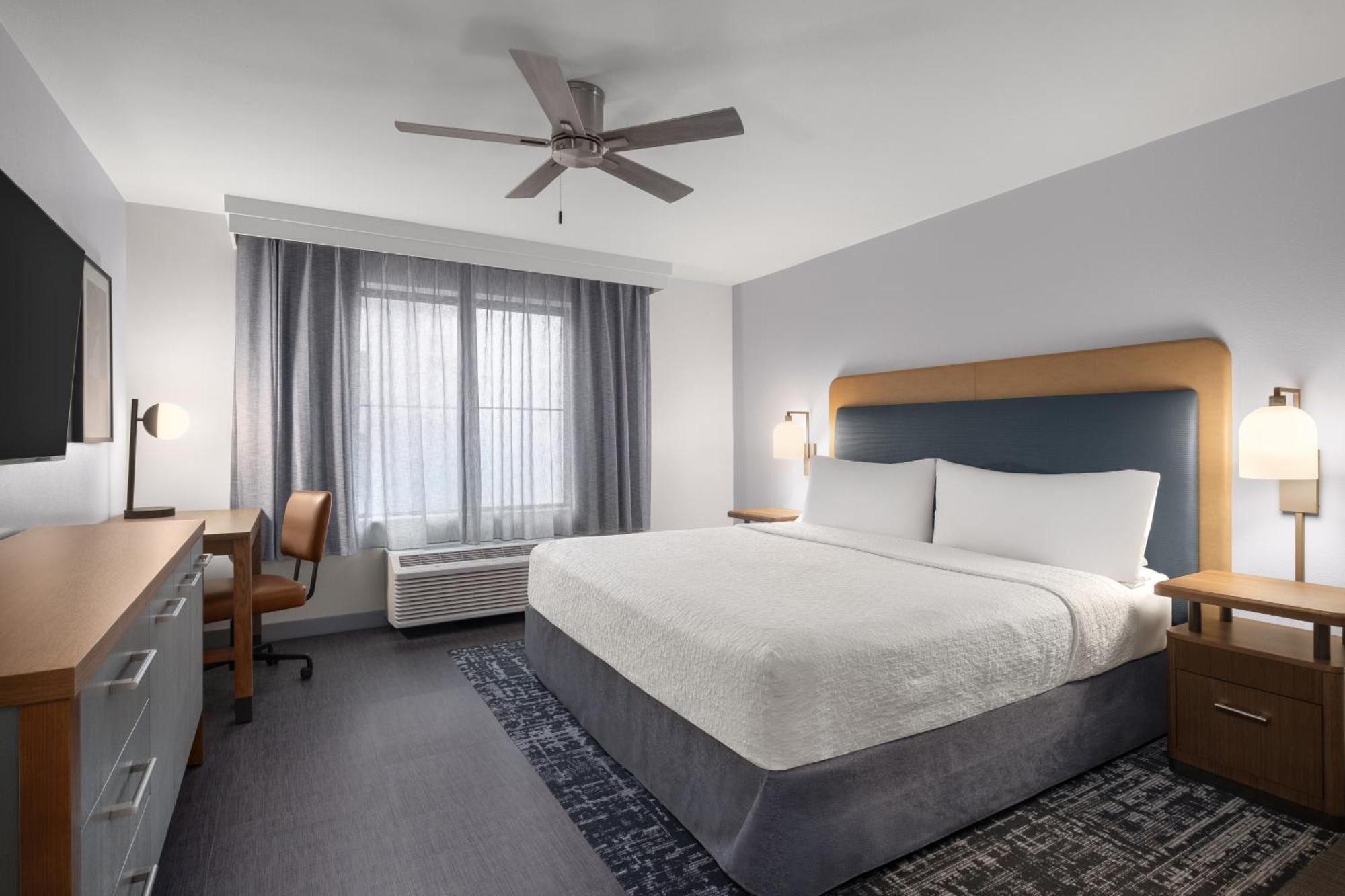 One-Bedroom King Suite Non-Smoking