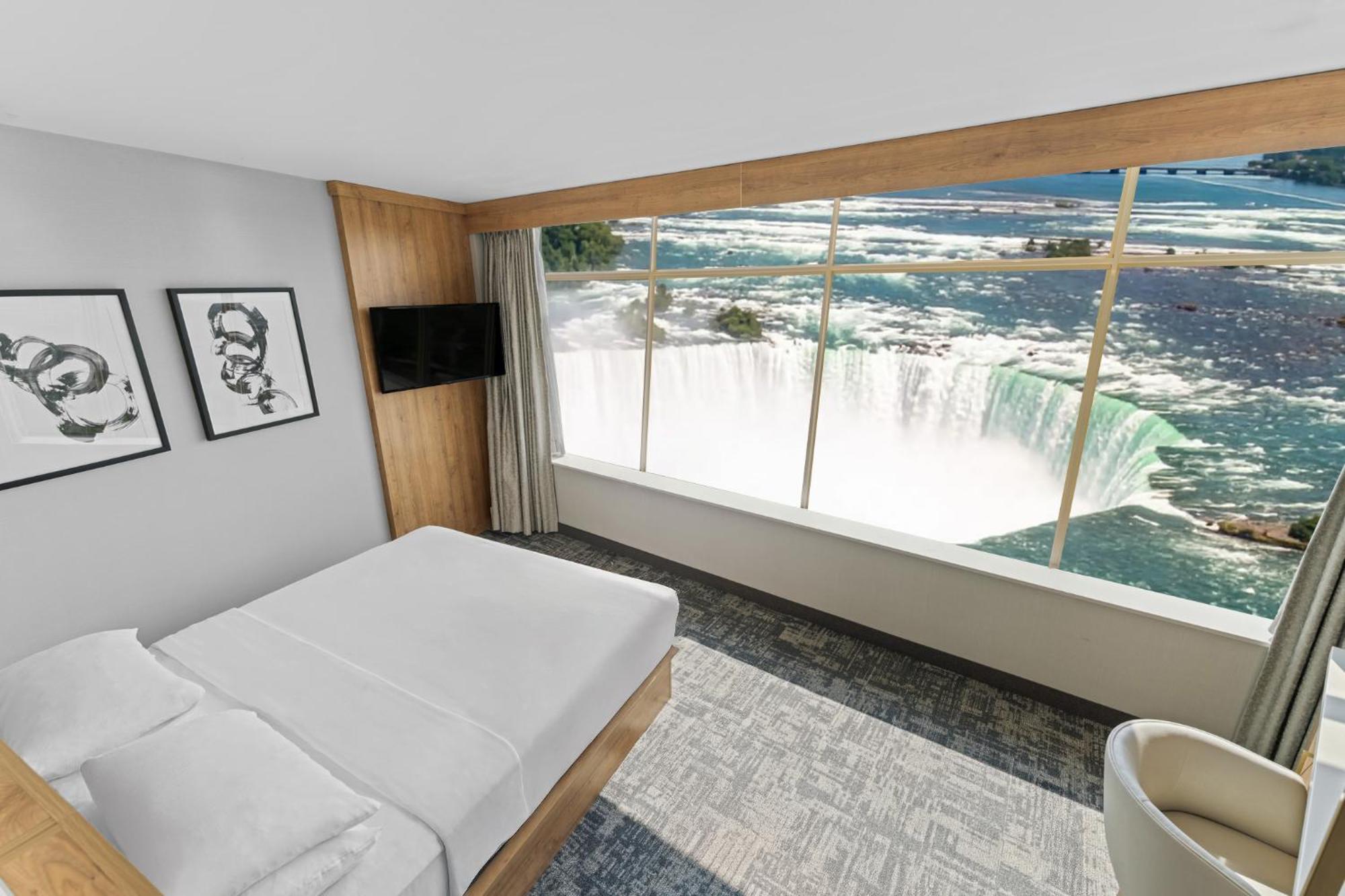 Tower King Canadian Fallsview Room