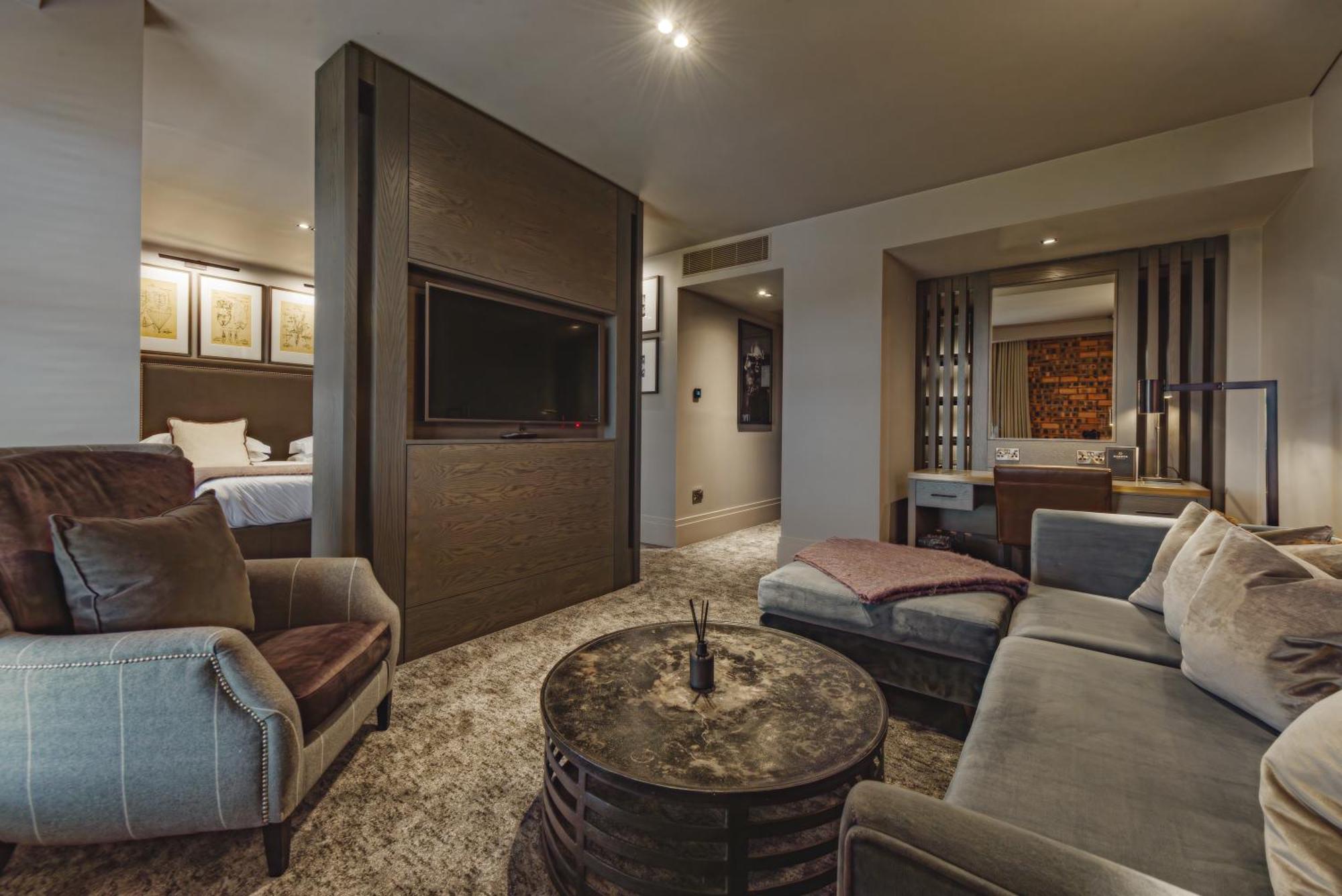 Deluxe Suite