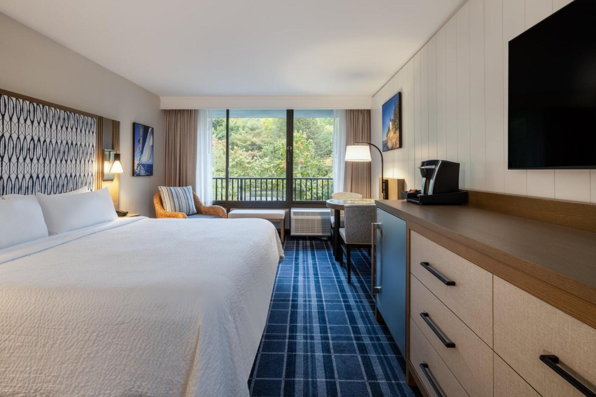 King One-Bedroom Suite Bunk Bed