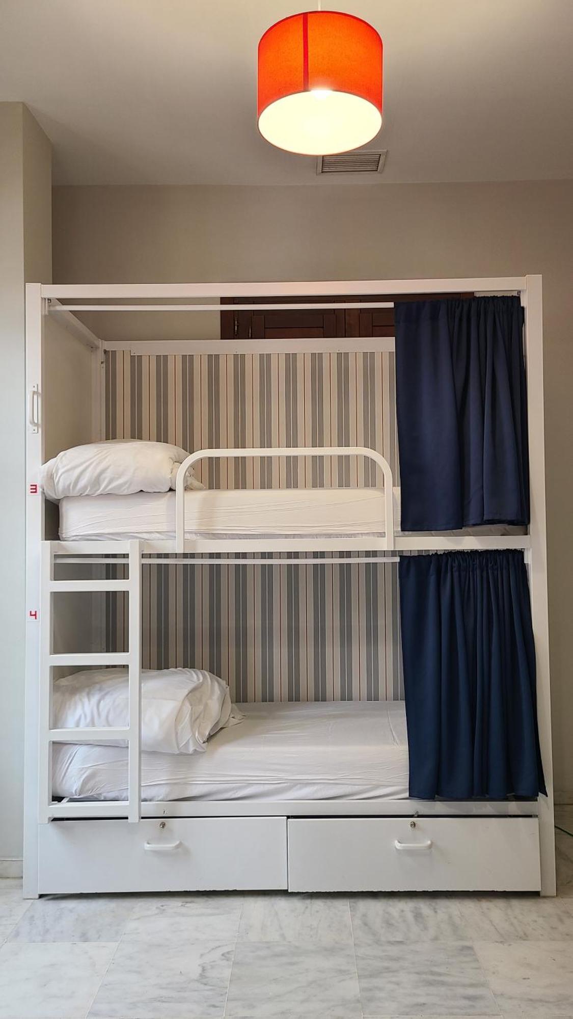 Bed 6-Bed Dormitory Room