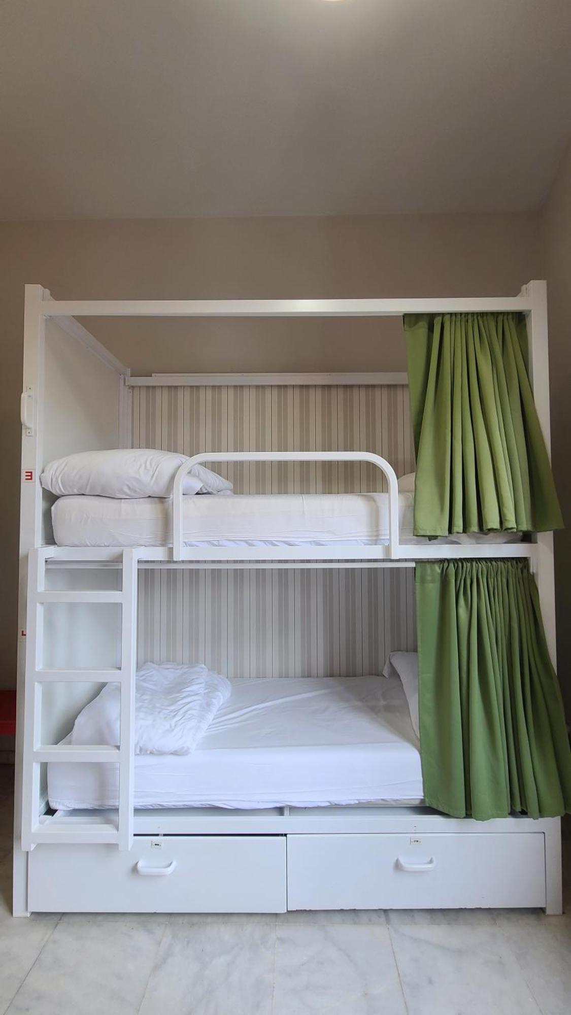 Bed 8-Bed Dormitory Room