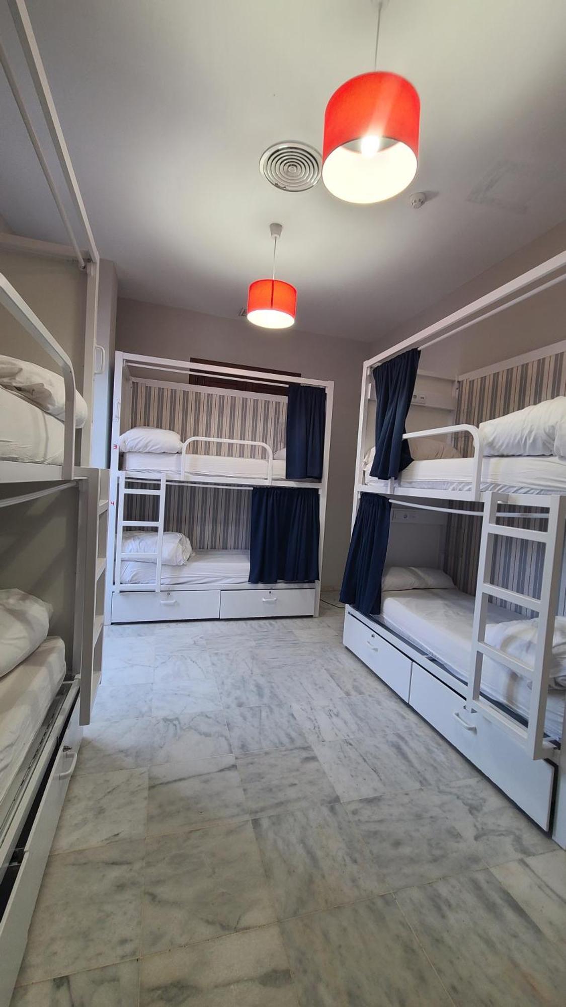 Bed 6-Bed Dormitory Room