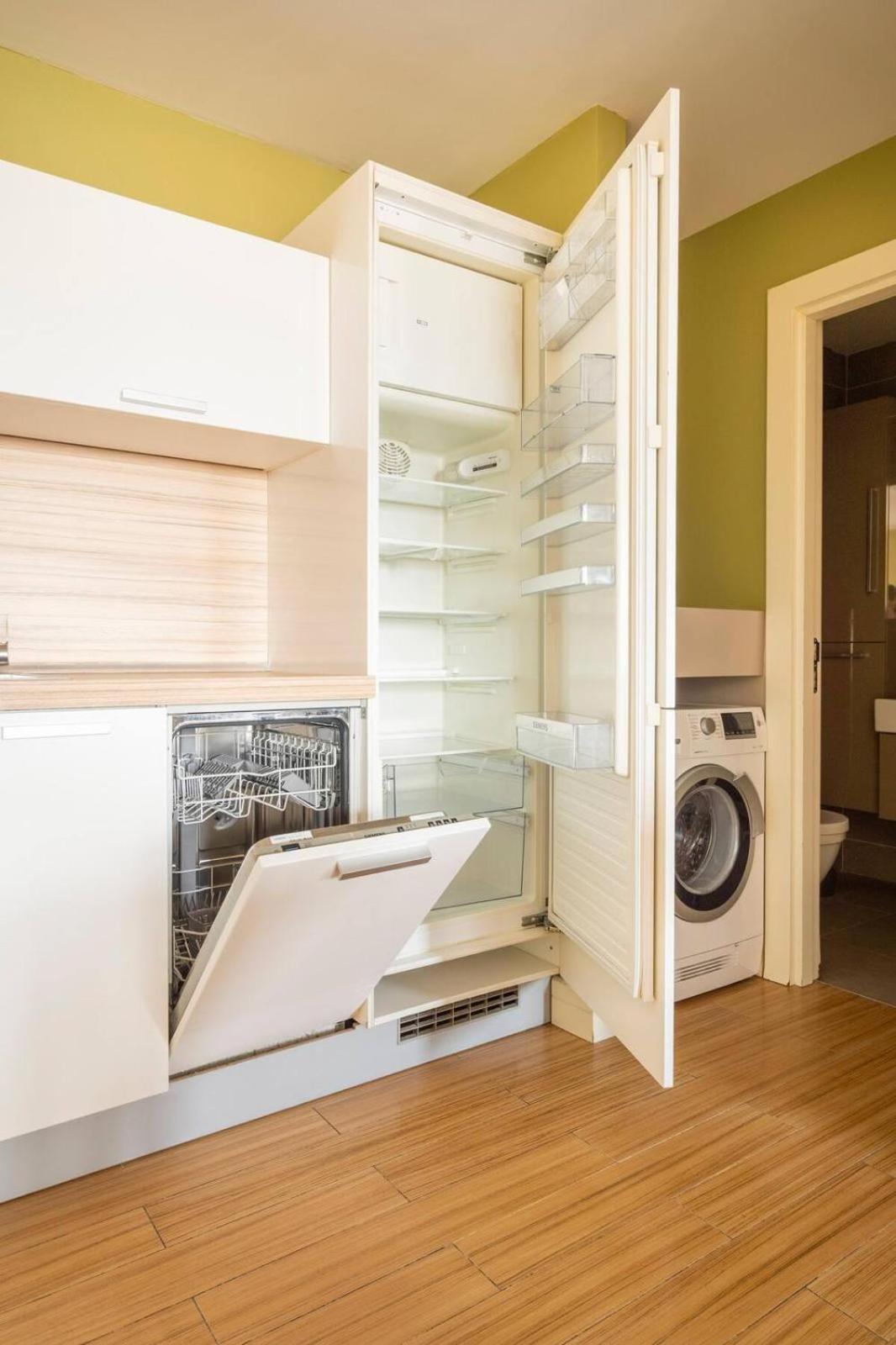 One-Bedroom Apartment Kitchen,1746883190:JPEG