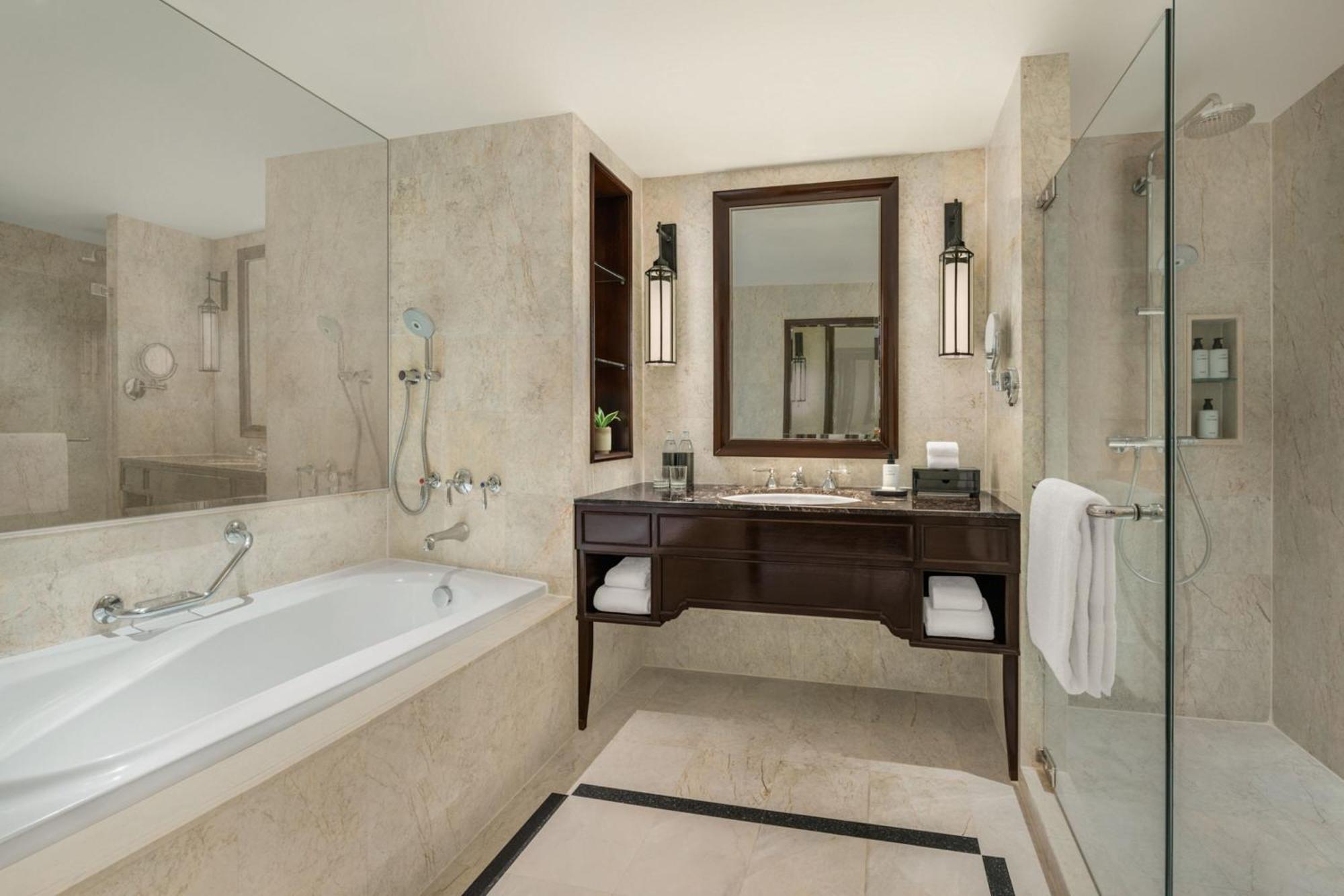 Royal Room 1 King City view
