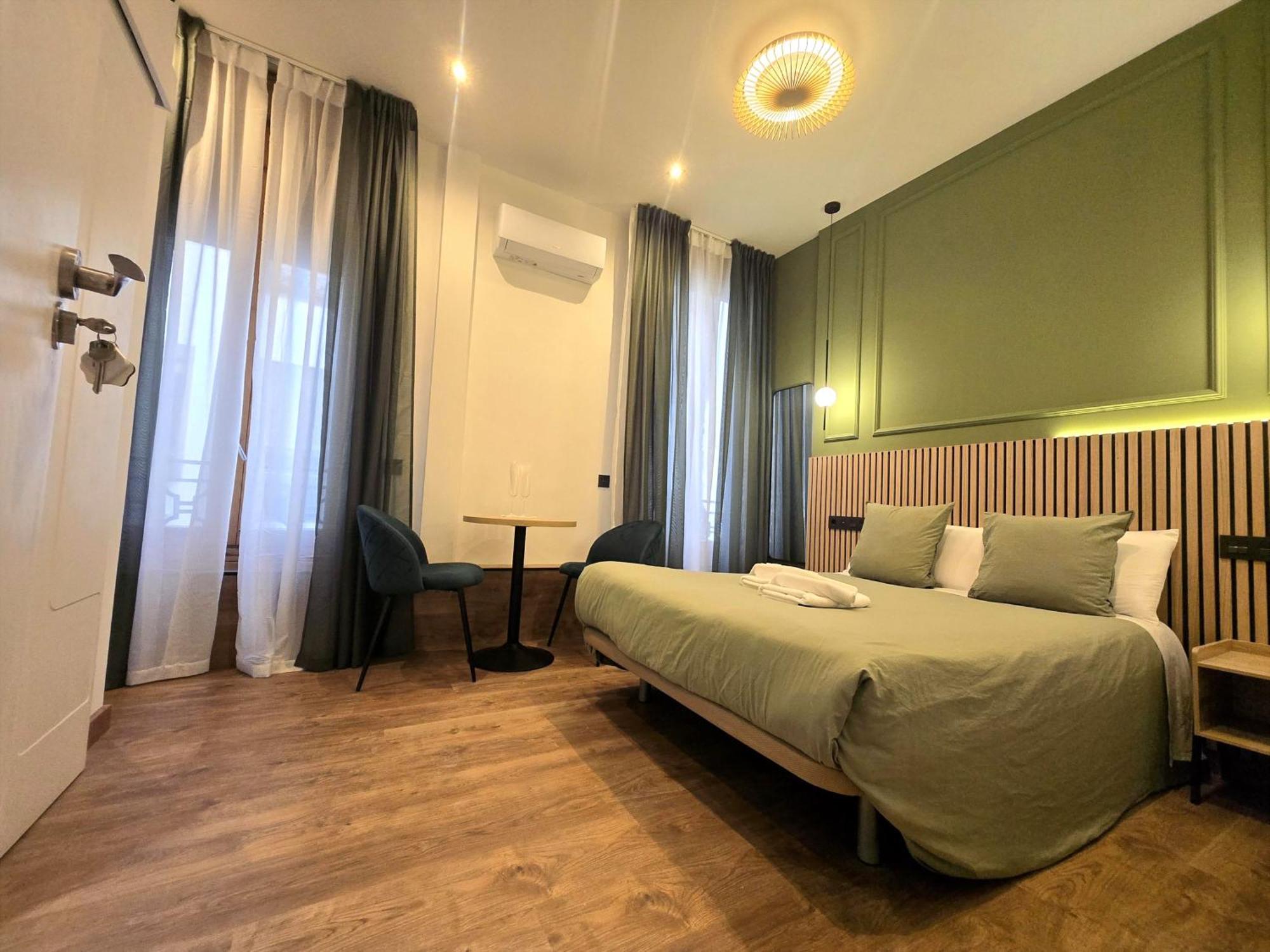 Interior Small Double Room