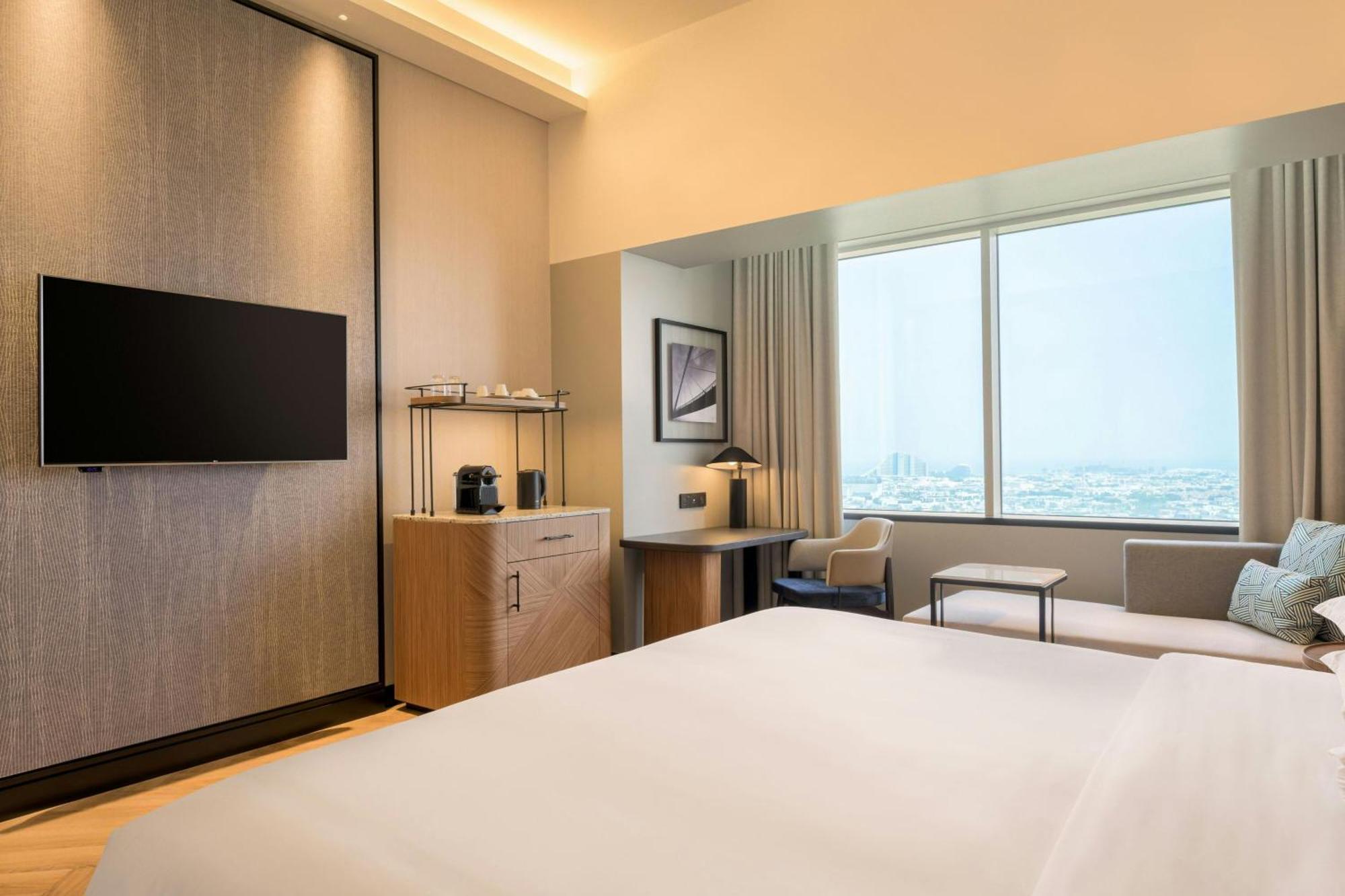 Club King Room Skyline view Club lounge Access including Evening Cocktail hours & Soft Refreshments & Canapes