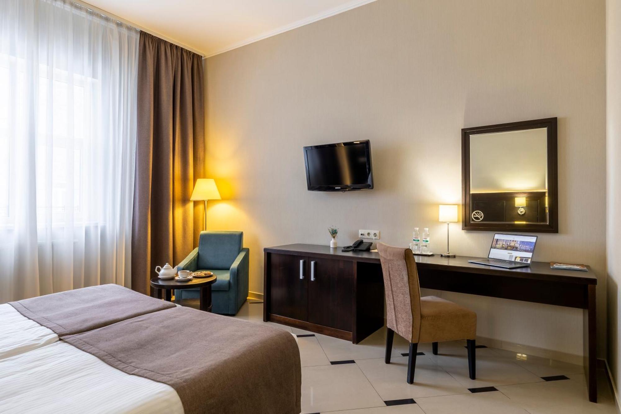 Large Double or Twin Room