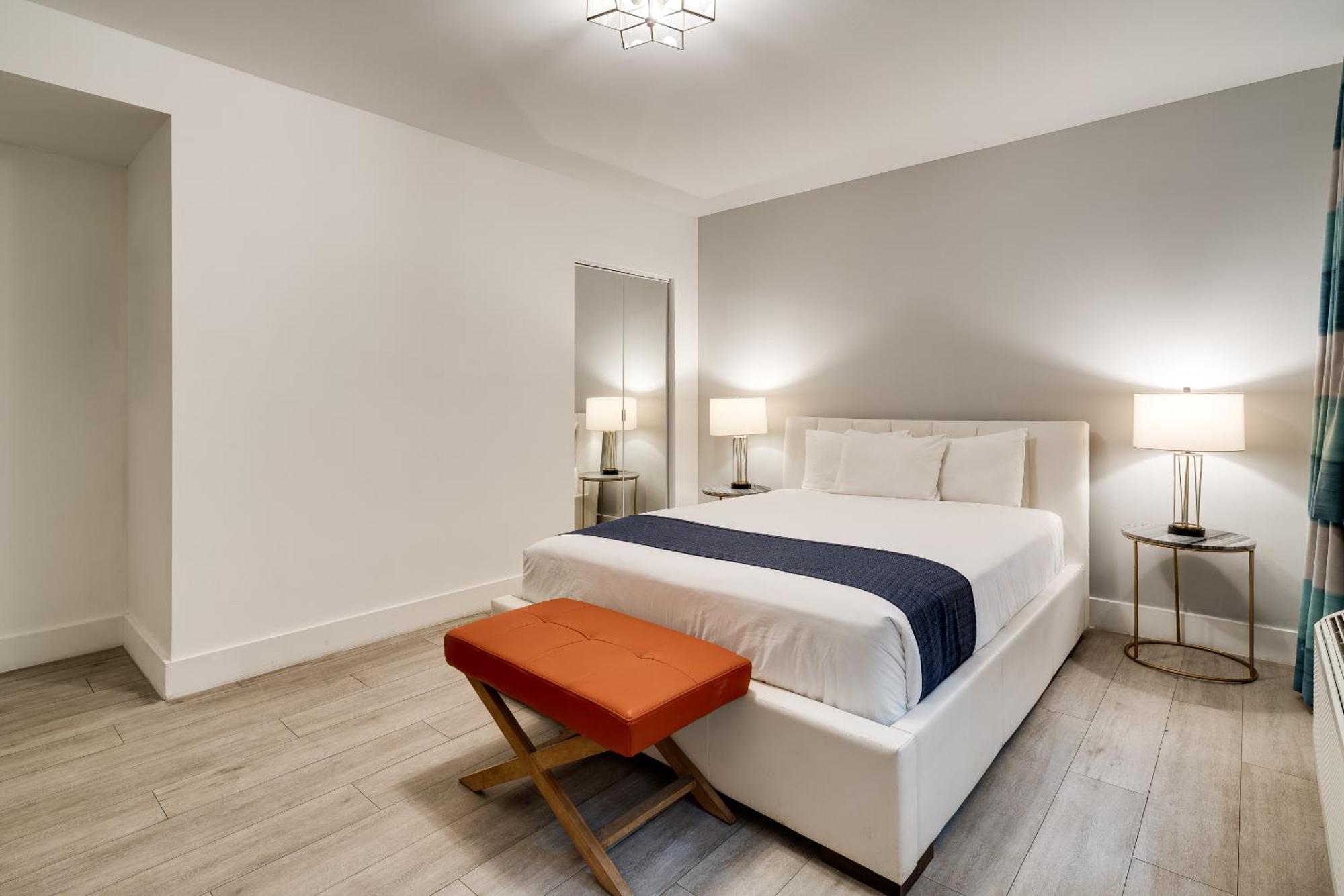 Deluxe One Bedroom Queen Suite