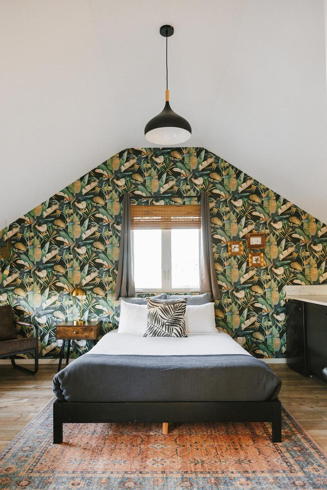 Deluxe Queen Room