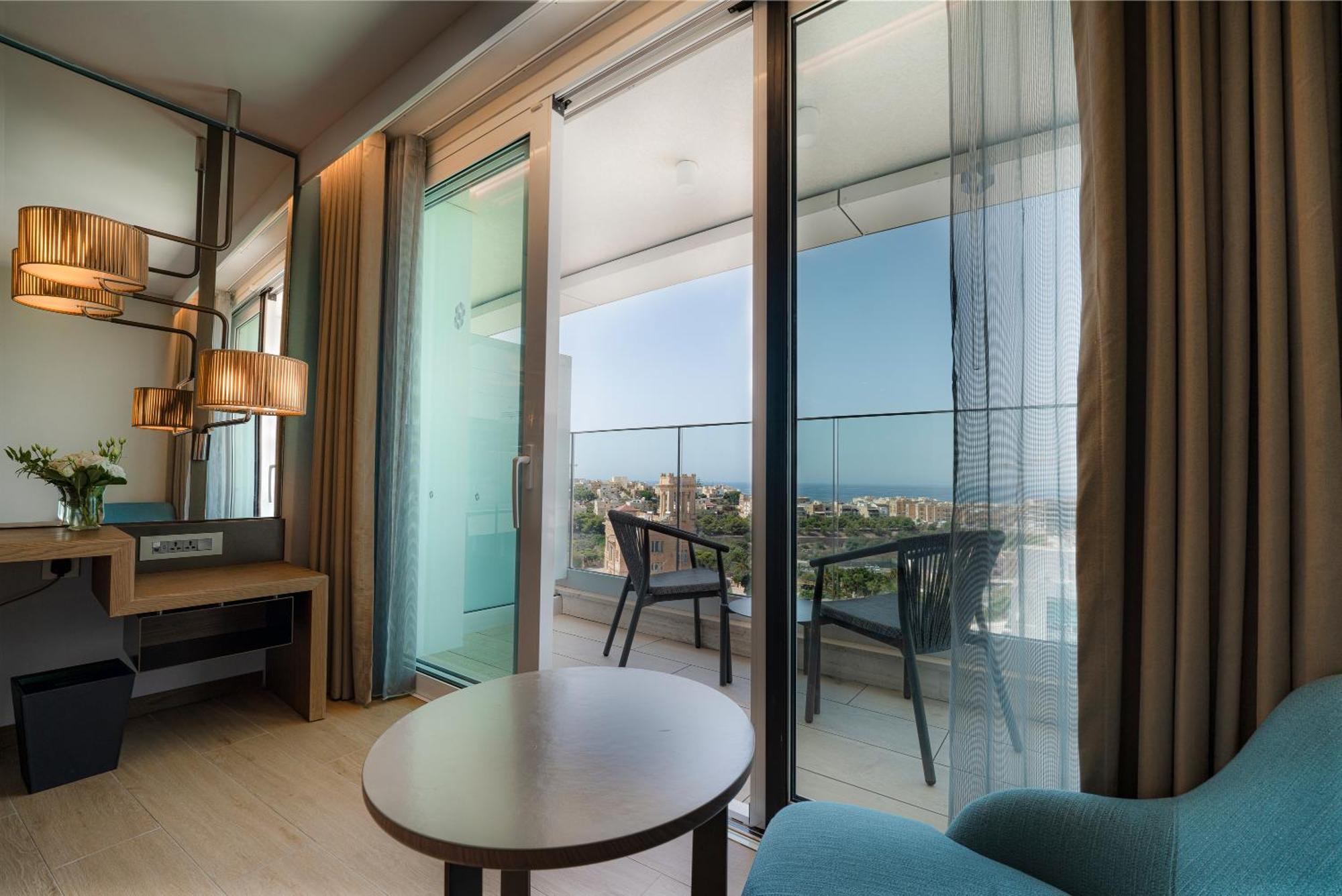 Deluxe Twin Room Balcony Sea View Club Access