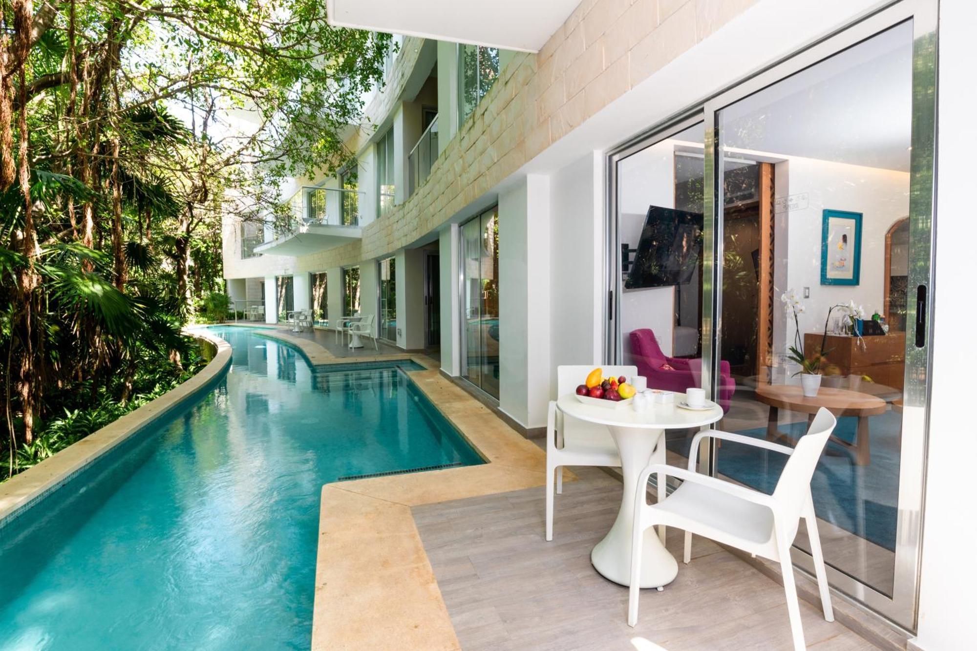 One Bedroom Suite Swim Up