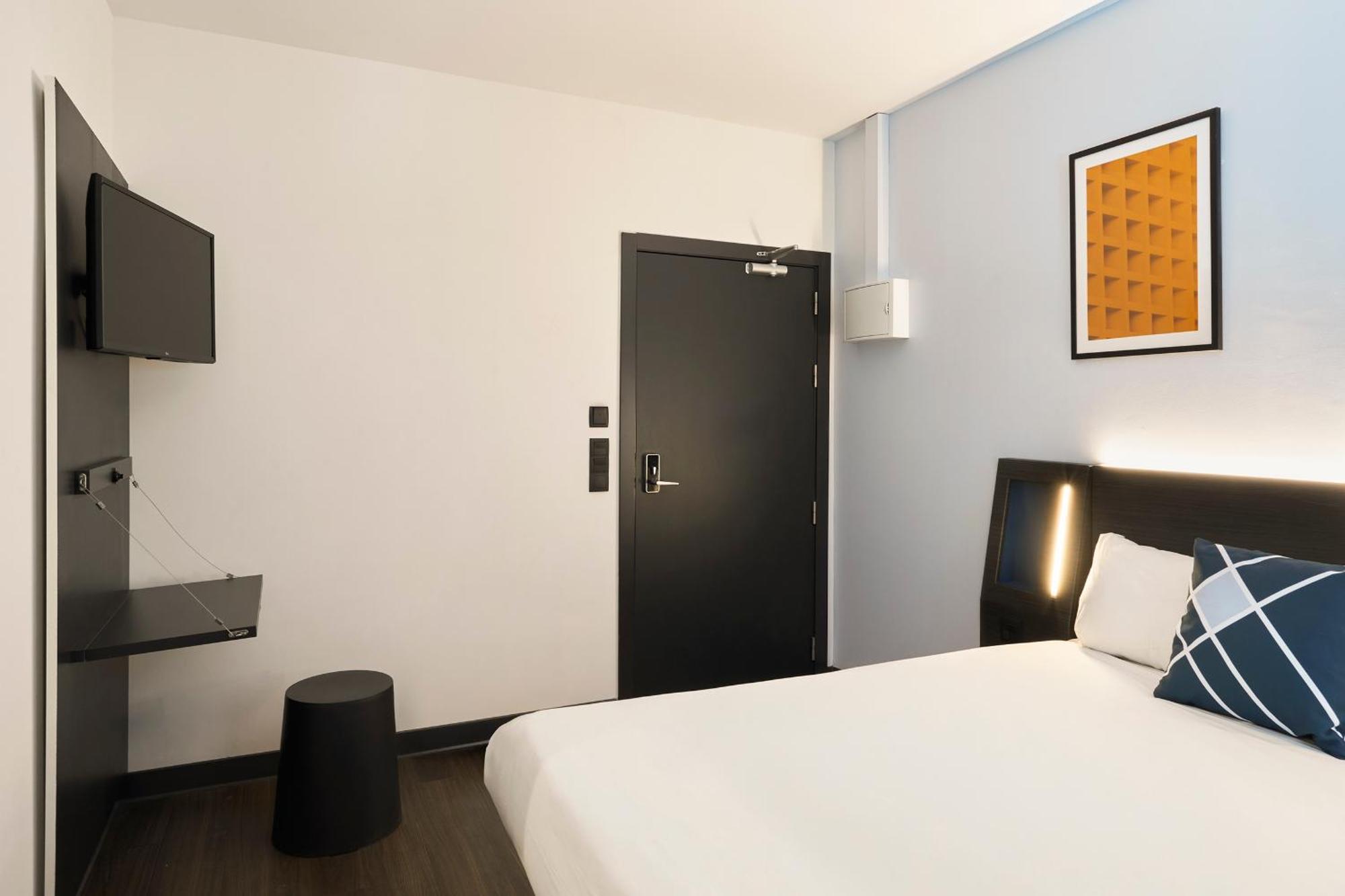 Standard Double Room One Queen Bed