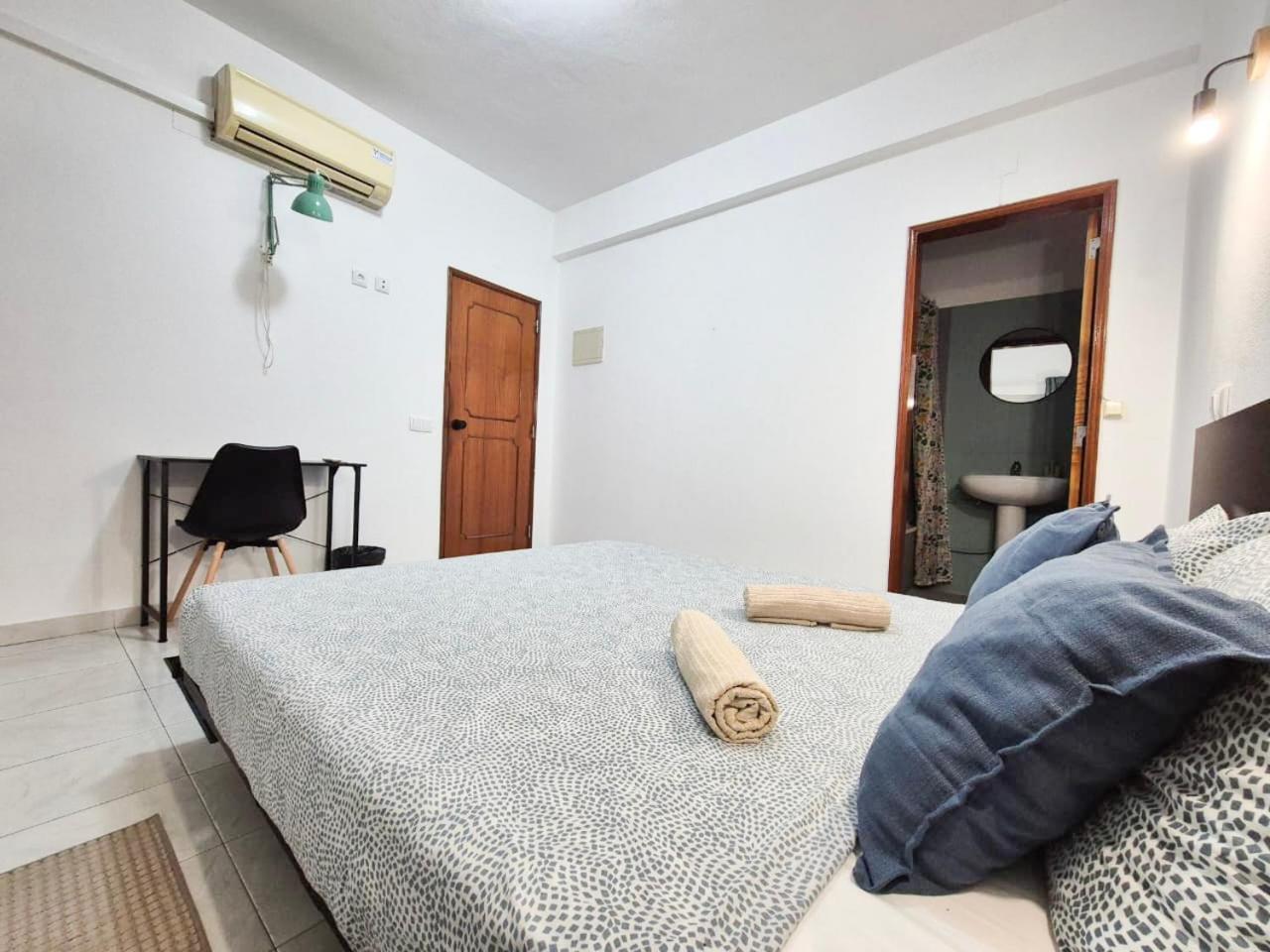 Double or Twin Room with Private Bathroom
