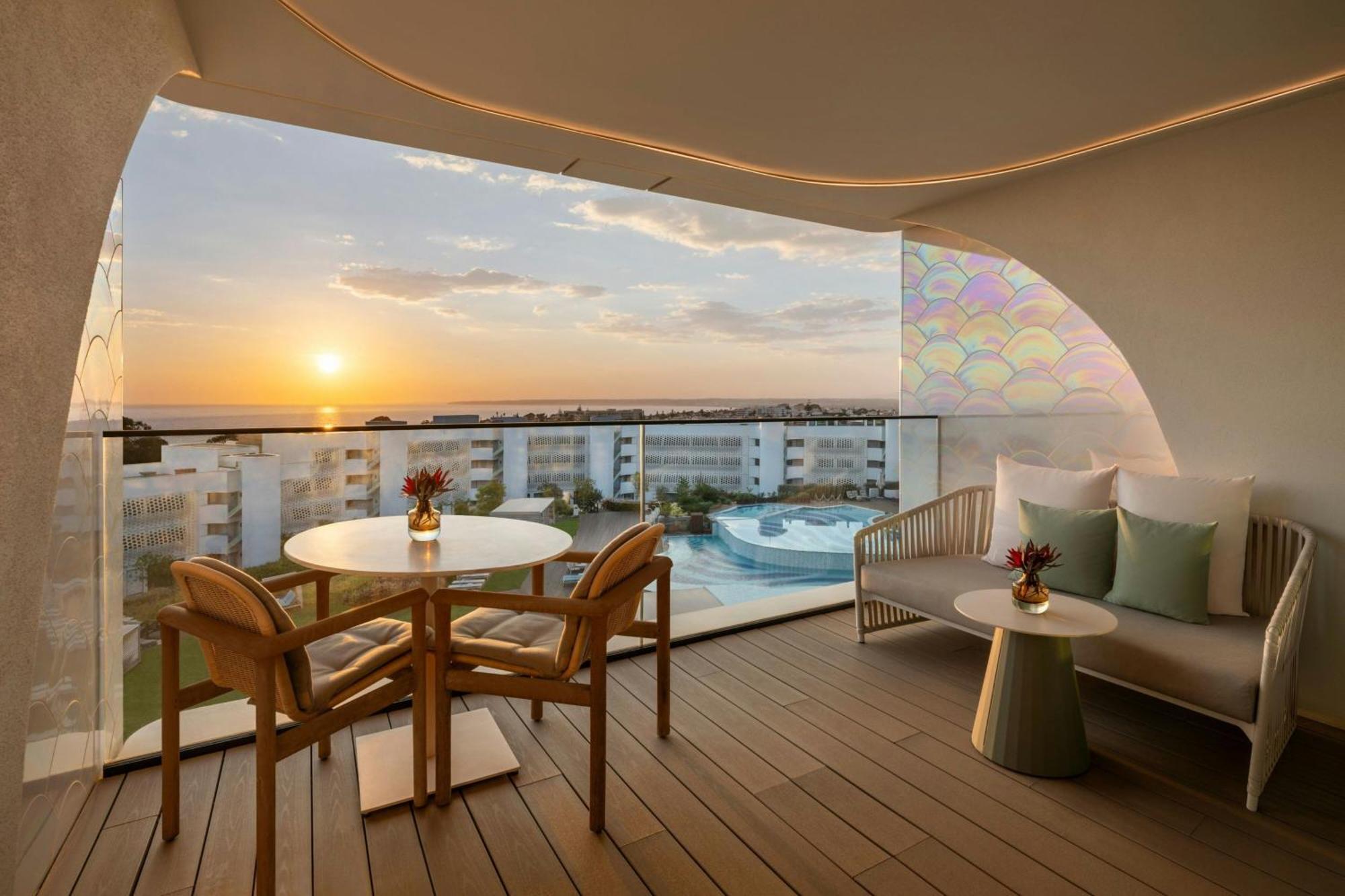 Premier Deluxe Large King Room Ocean View