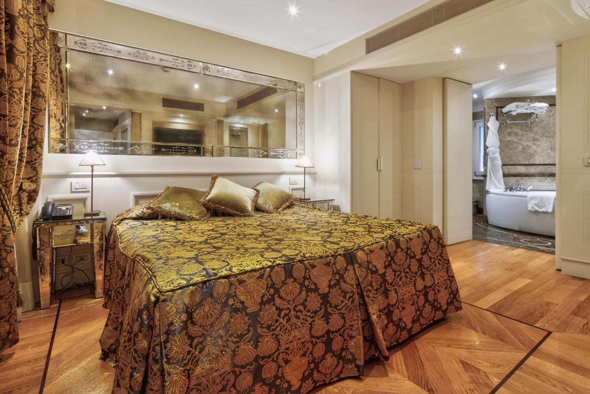 Two-Bedroom Suite San Marco Square View