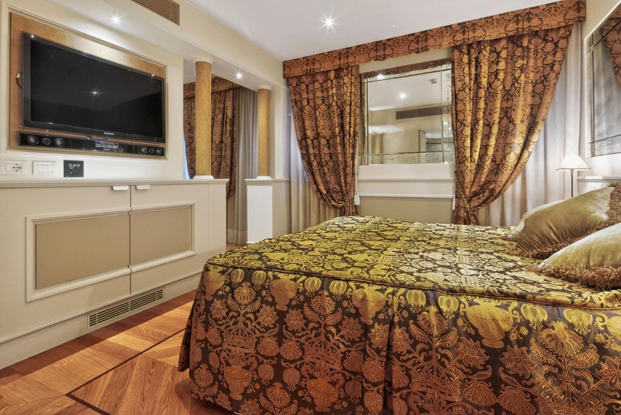 Two-Bedroom Suite San Marco Square View