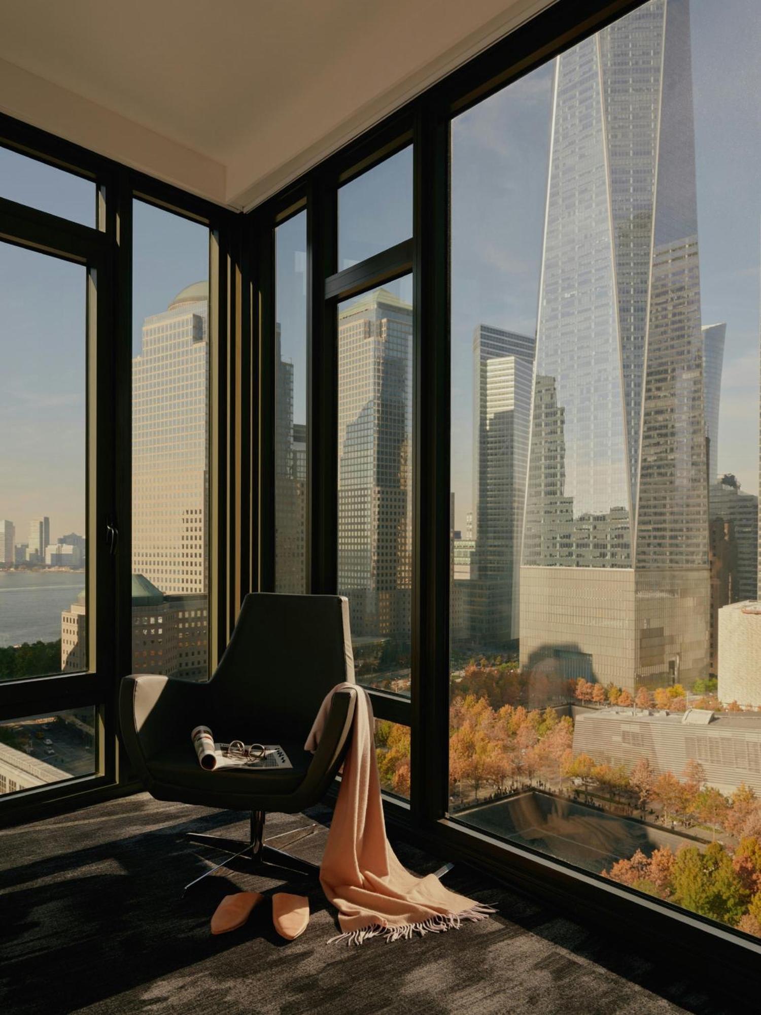 Superior King Room City River View