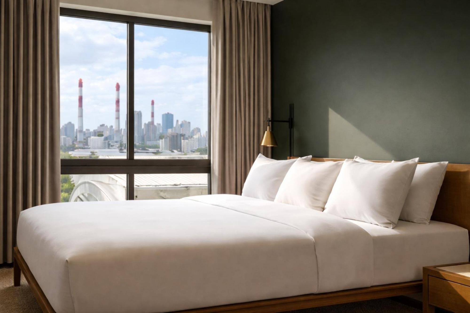 Guest Room, 1 Queen Bed Accessible, Roll-In Shower,1747245044:JPEG