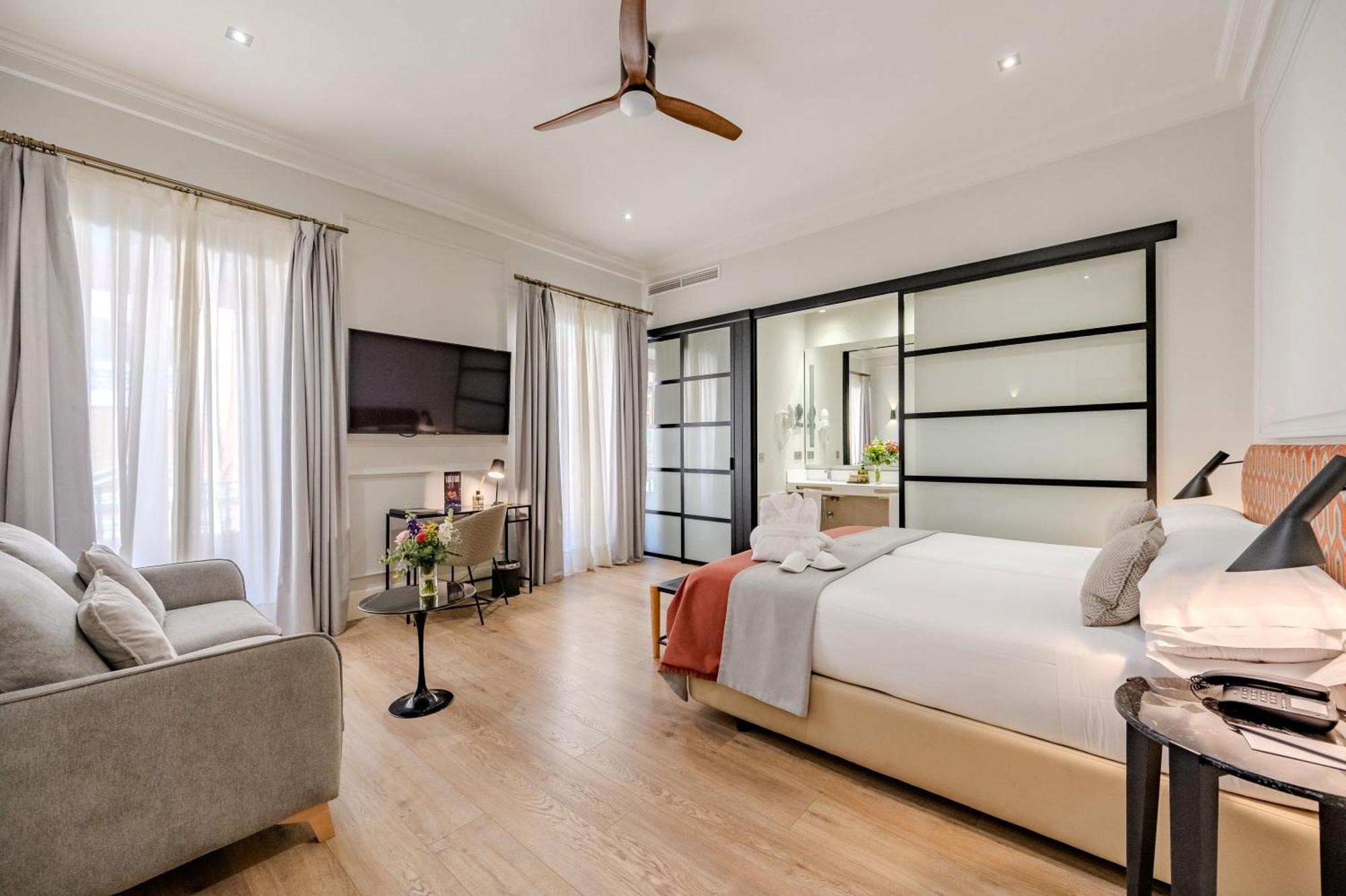 Grand Deluxe Room Balcony
