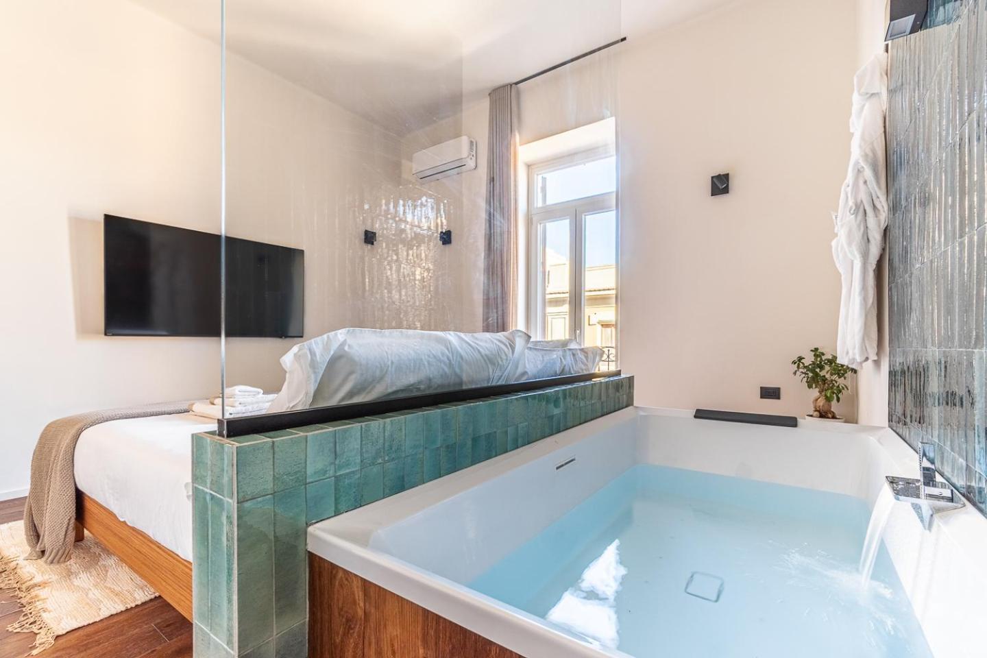 King Room Spa Bath