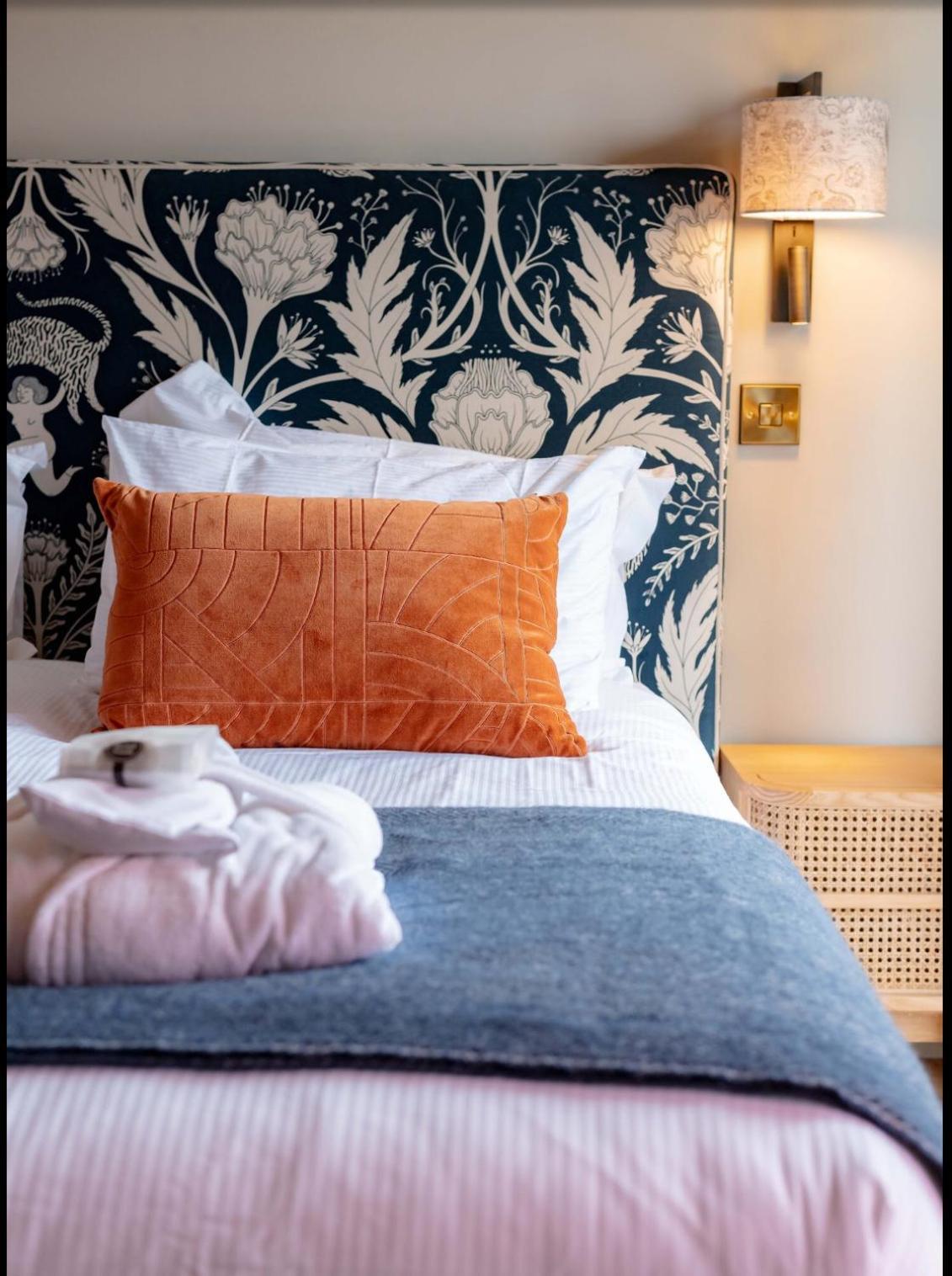 Deluxe Double or Twin Room Lake View