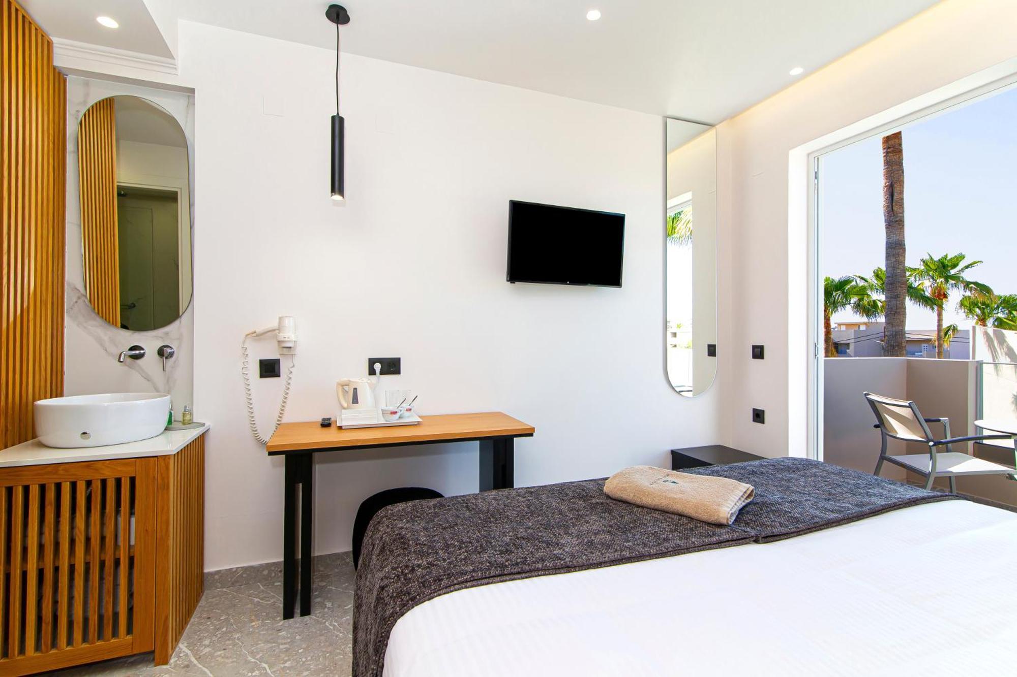 Premium Triple Room Side Sea View