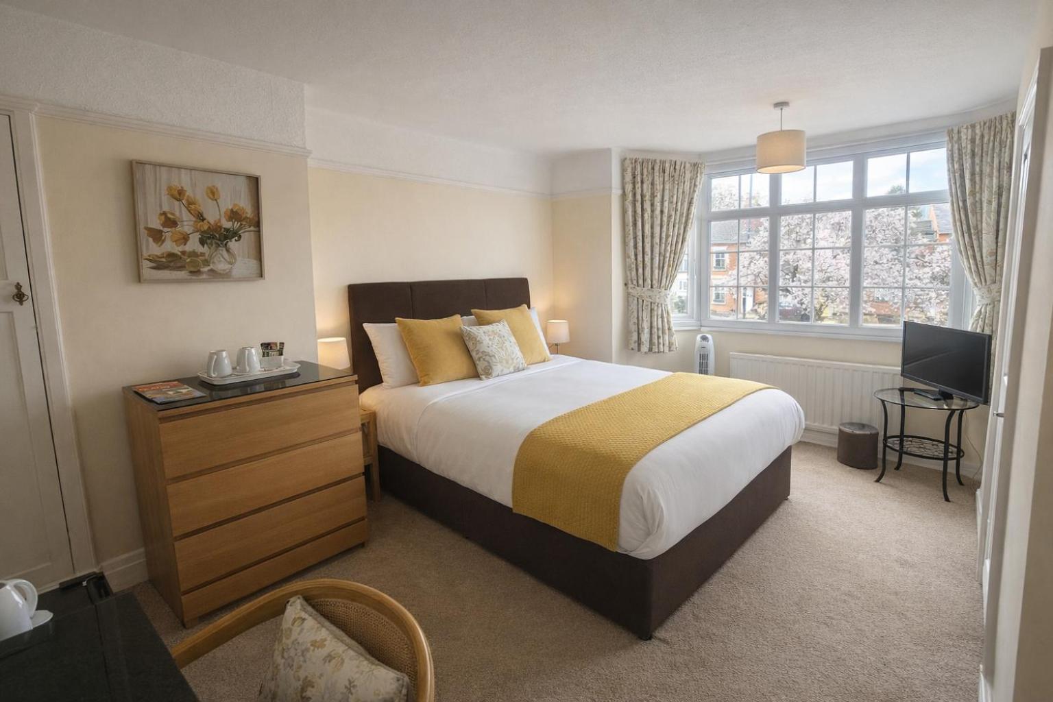 King-Bed Room First Floor