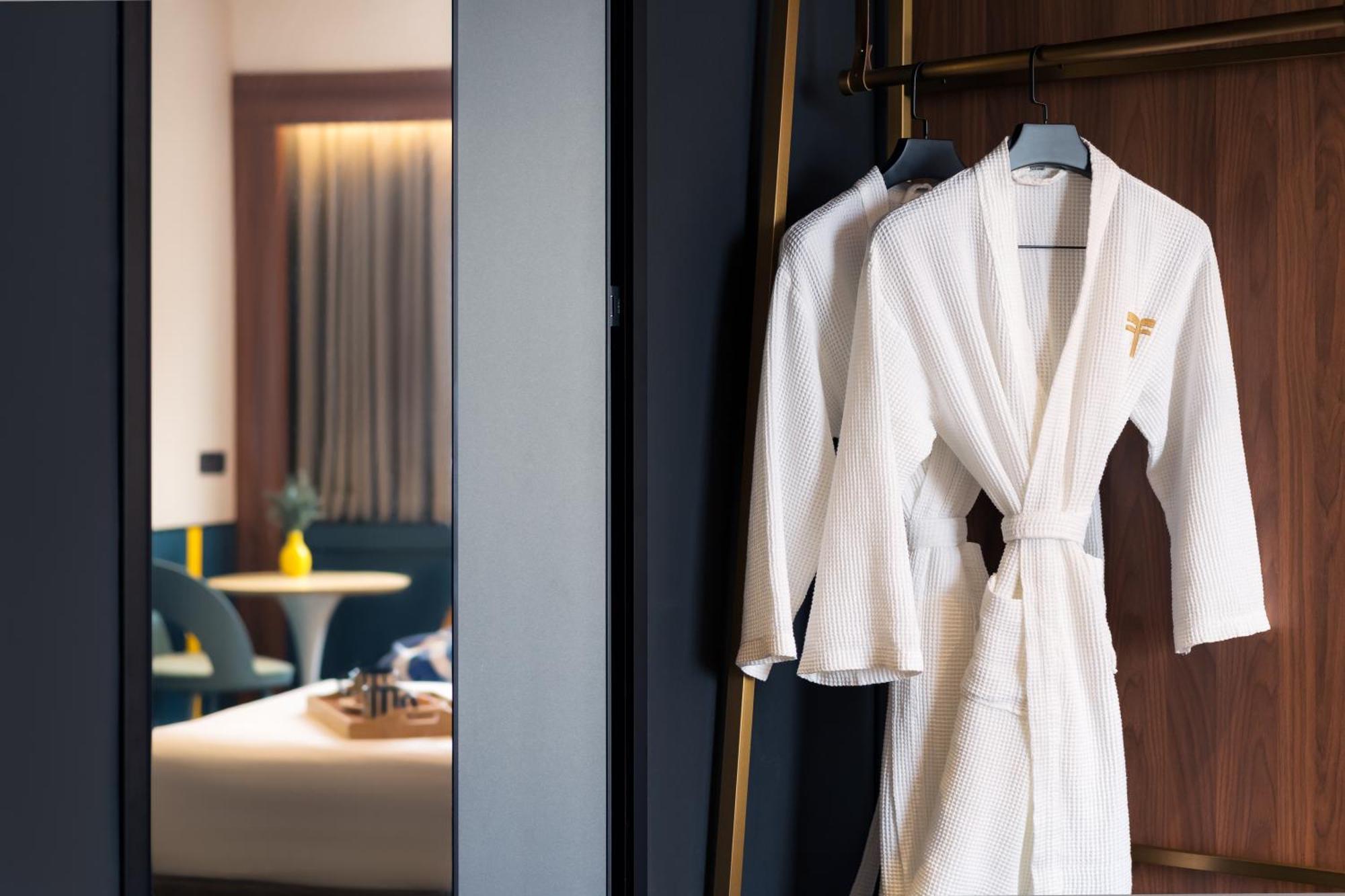 Deluxe Plus King or Twin Room