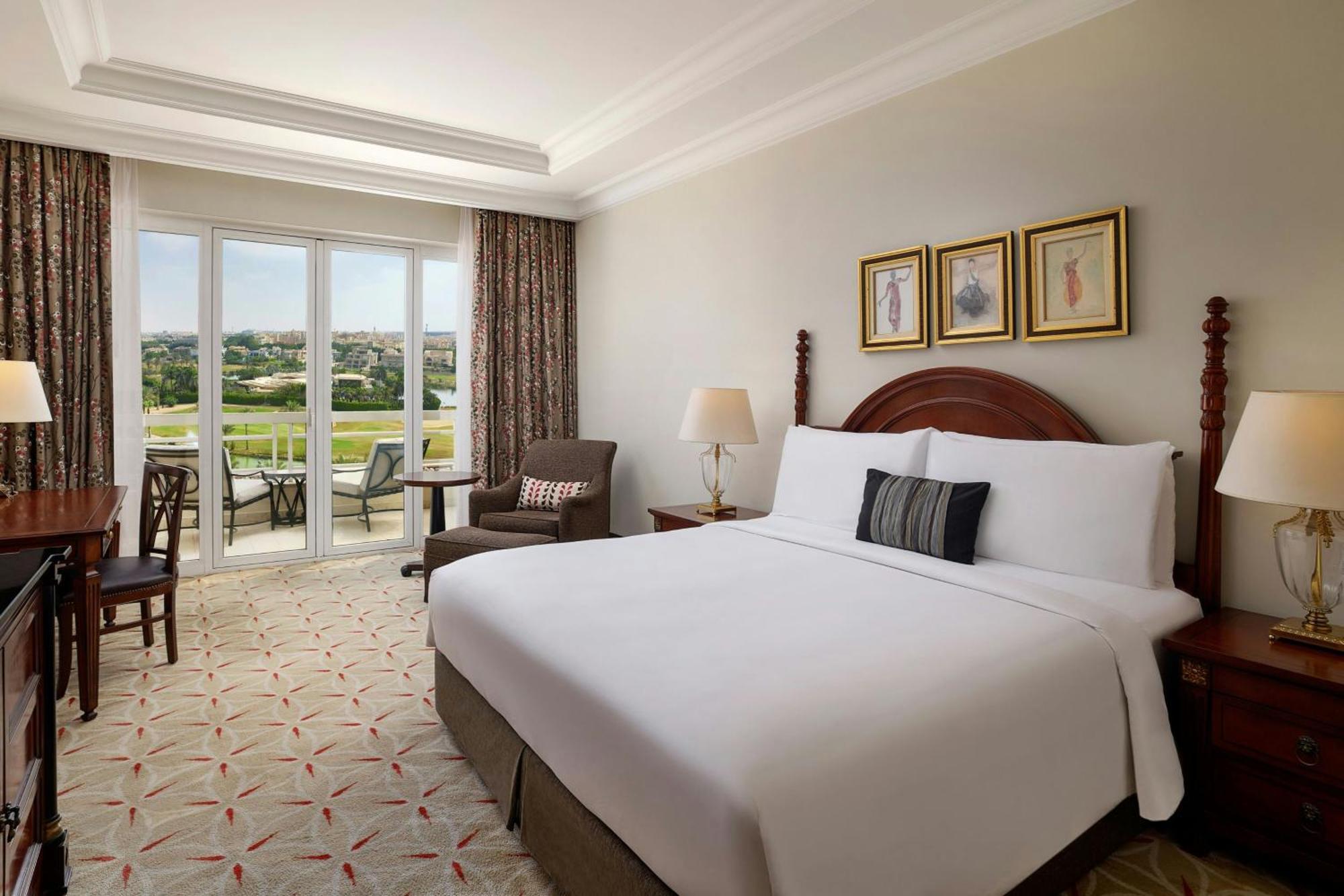 Deluxe King Guest Room Pool or Golf view 1 bed