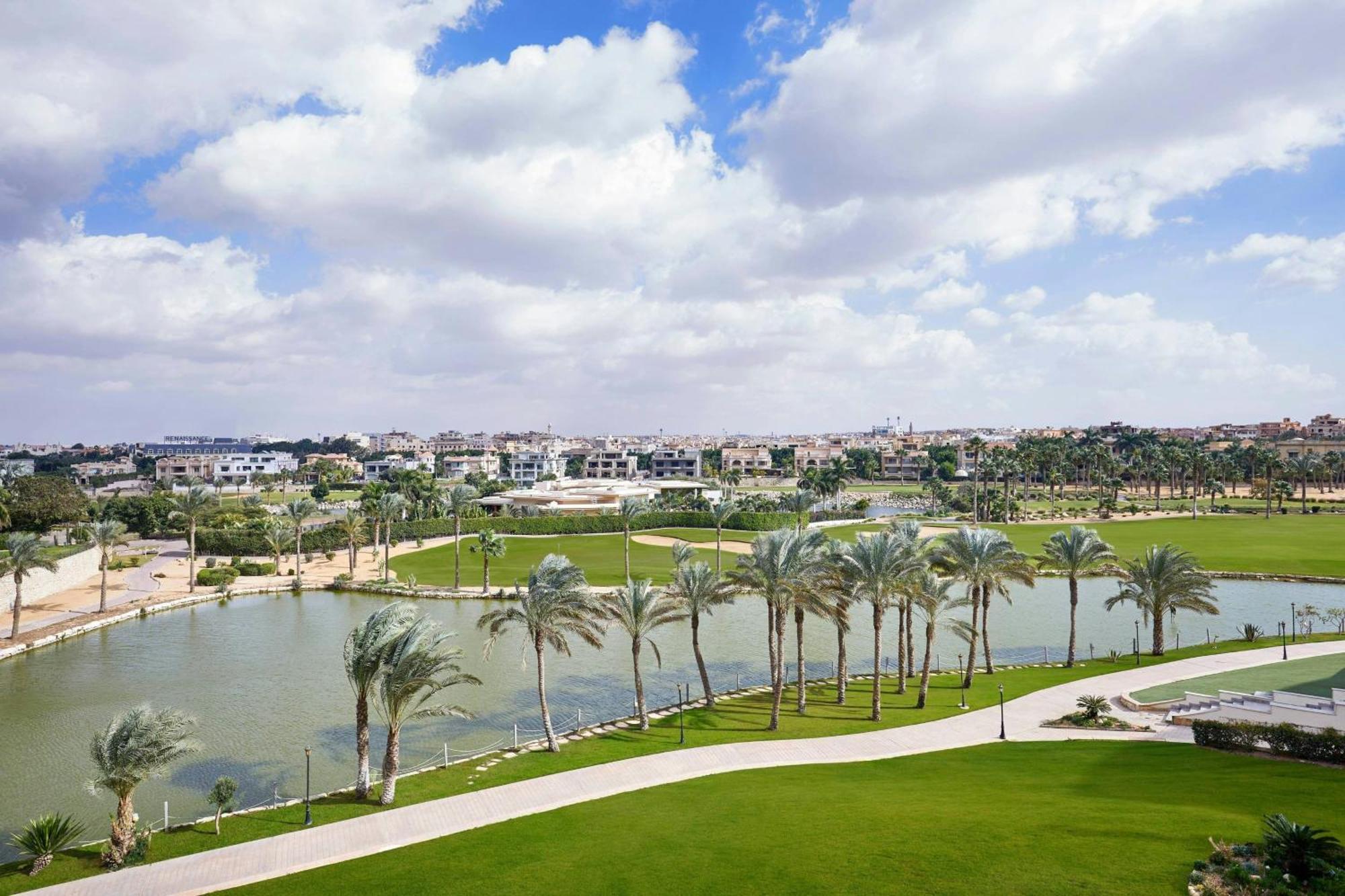 Deluxe King Guest Room Pool or Golf view 1 bed