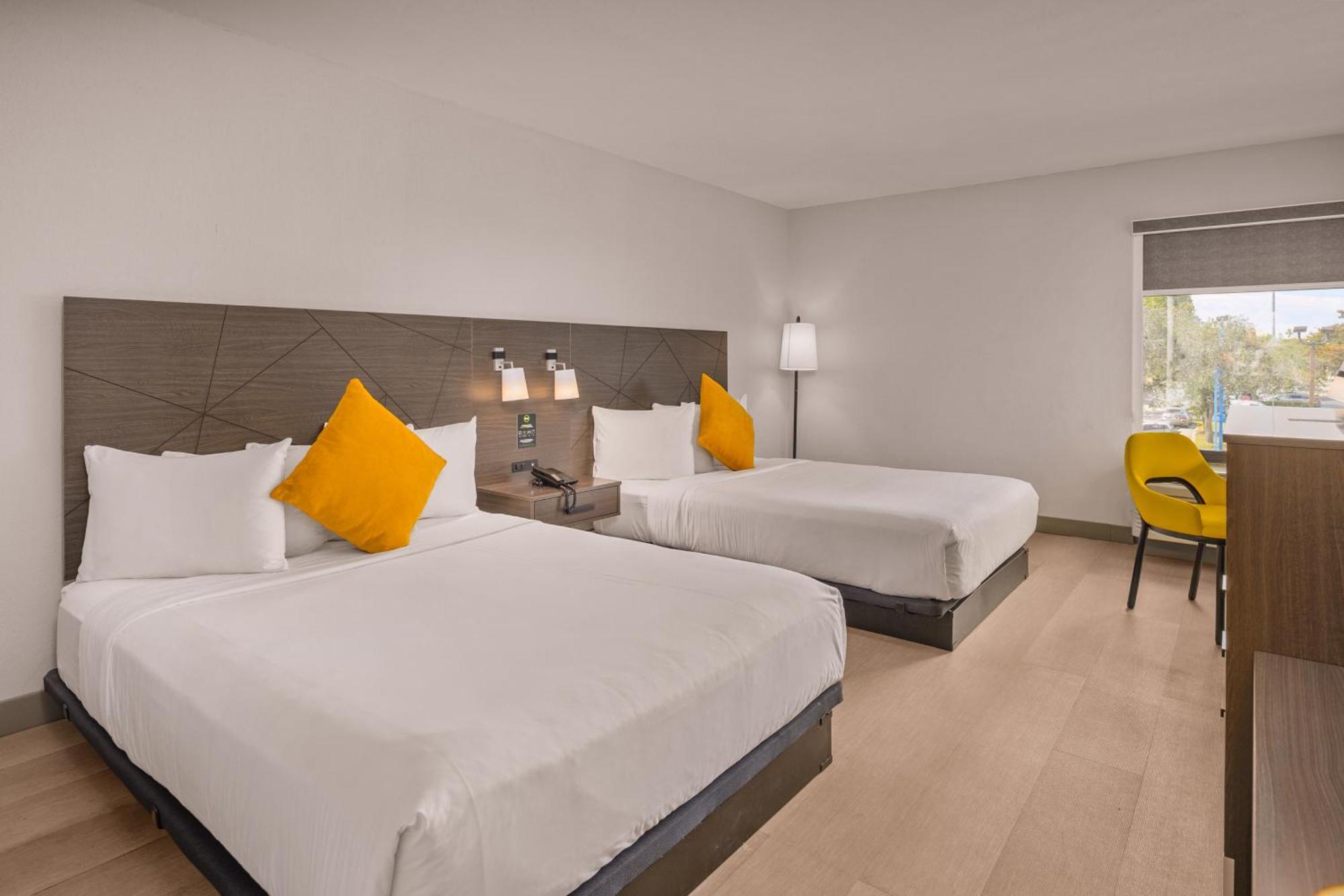 Quarto Duplo com 2 Camas de Casal Acessível para Hóspedes com Mobilidade Reduzida - Não Fumantes