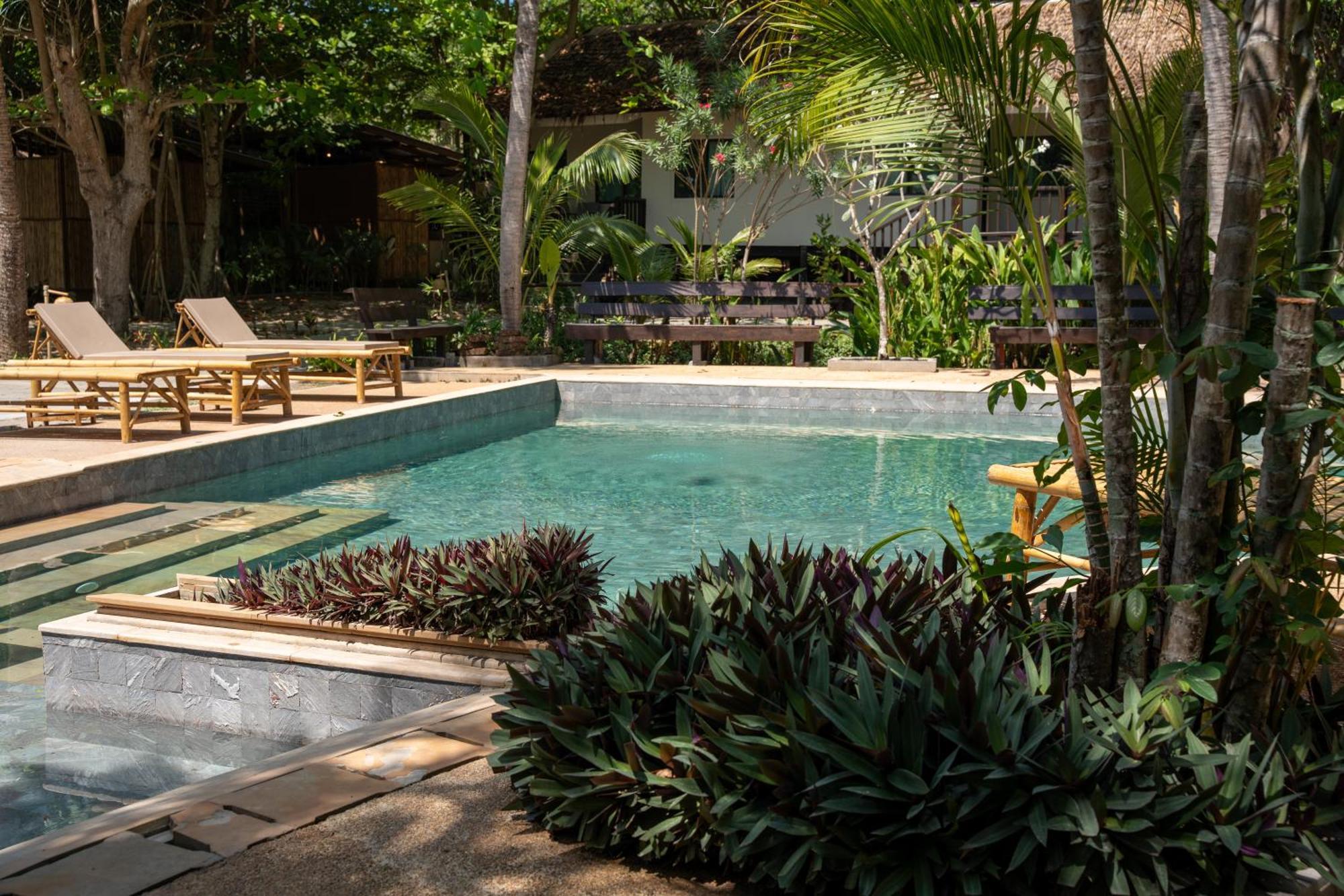 King Room Pool View