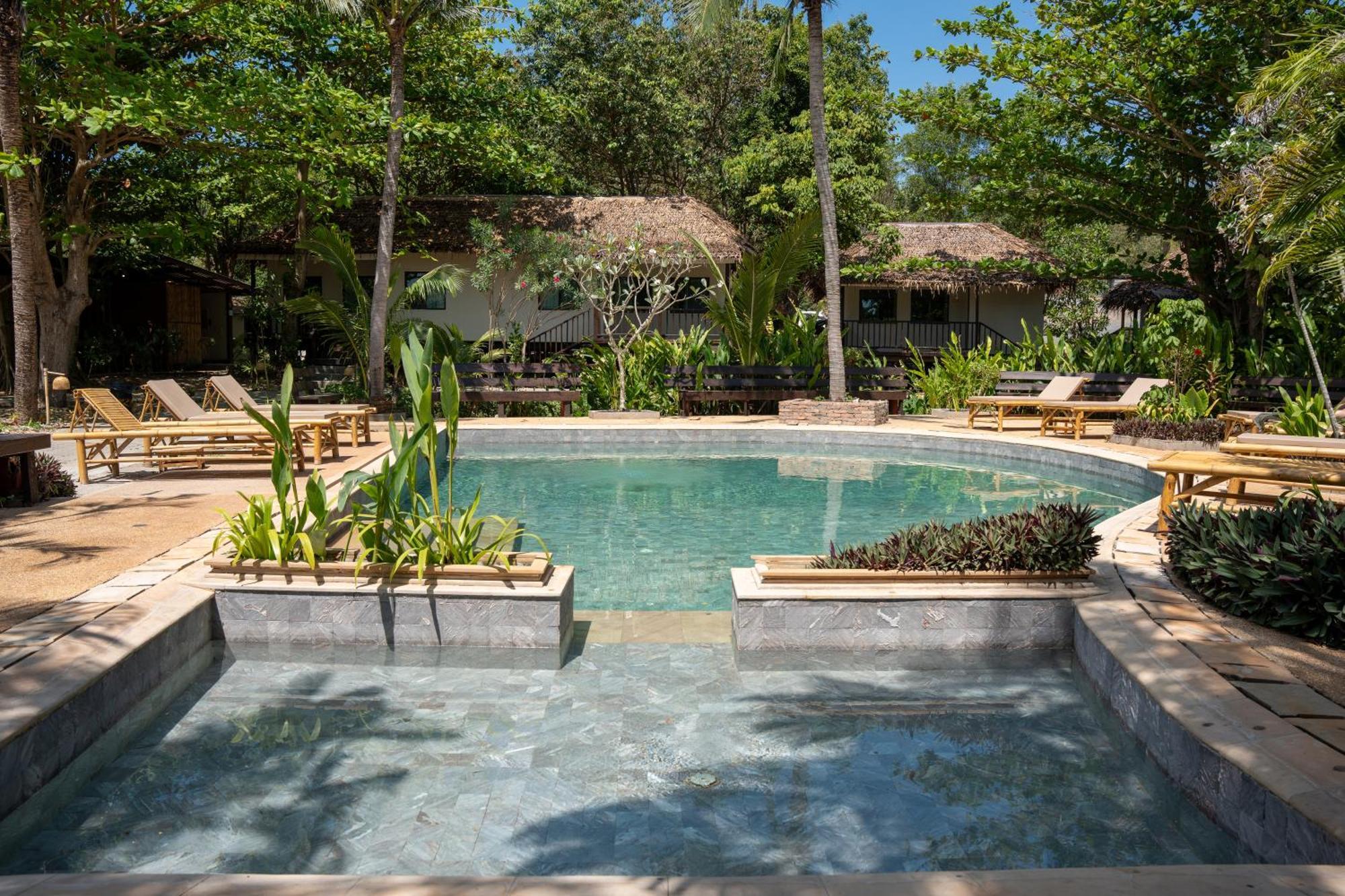 King Room Pool View