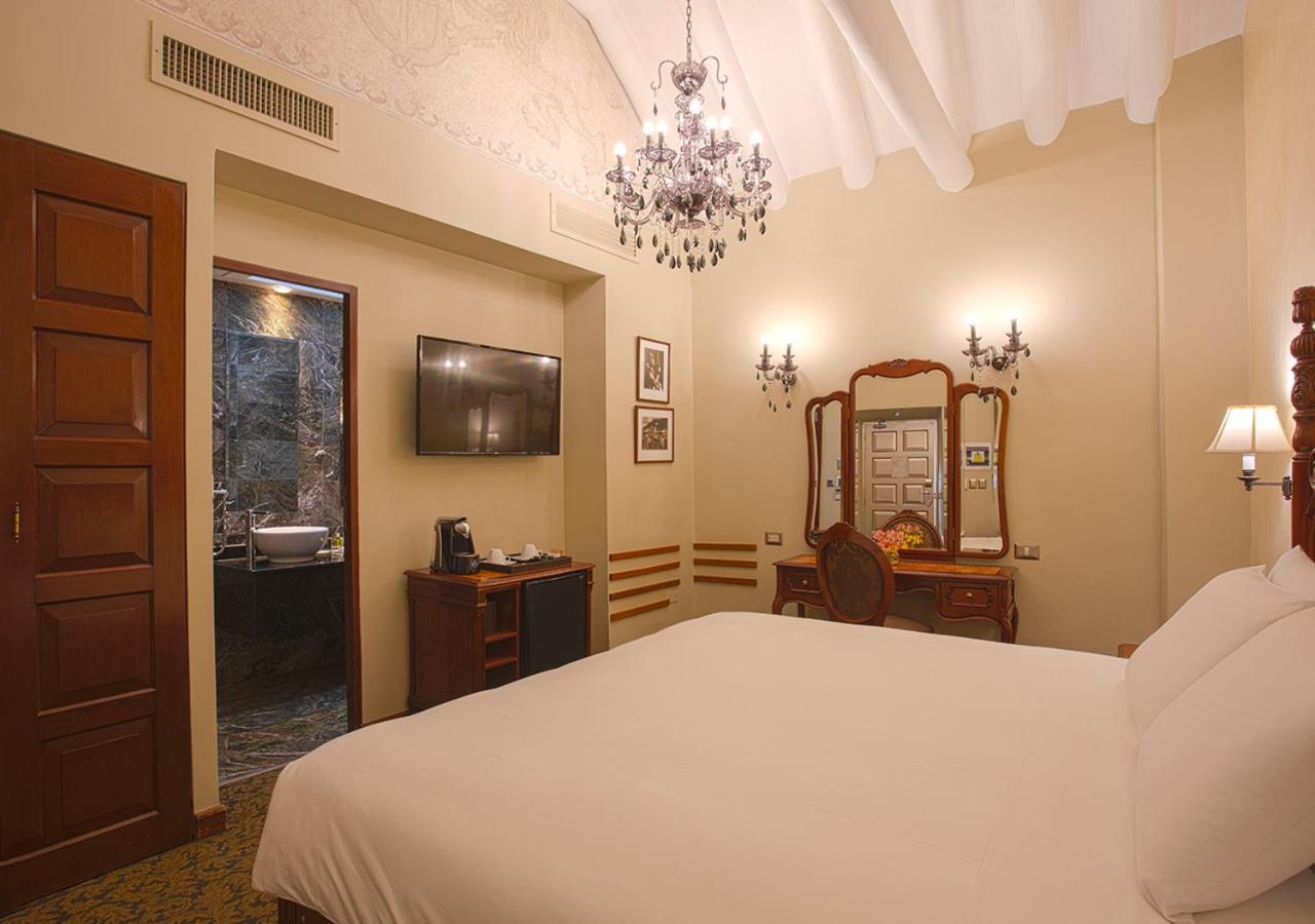 Deluxe Room Corridor View 1 Kind Bed