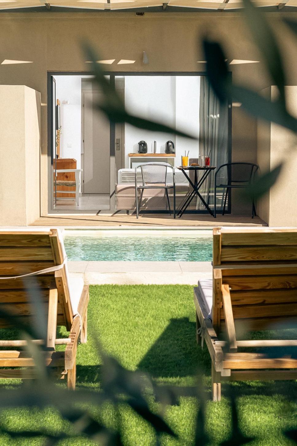 Serenity Junior Suite Garden view Shared Pool