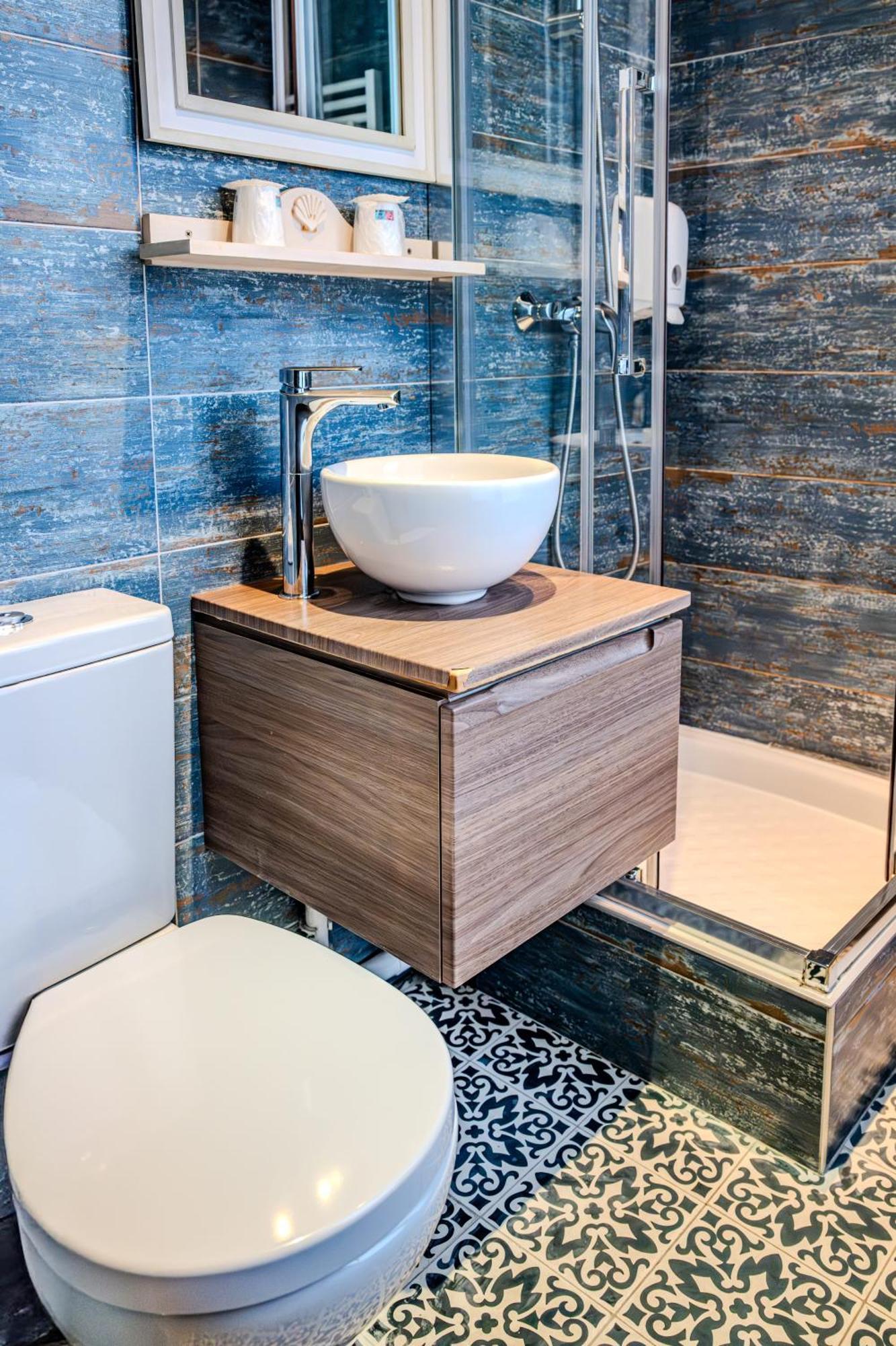 Single Room Private Bathroom