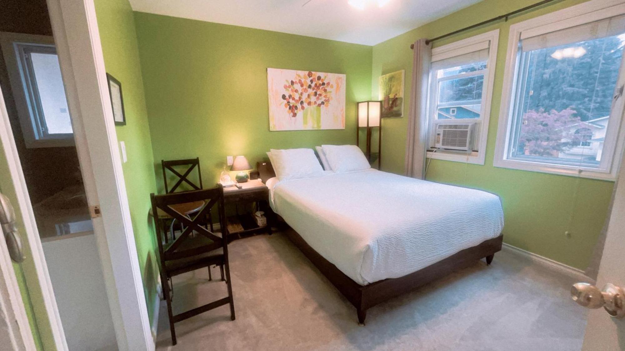 Deluxe Queen Room