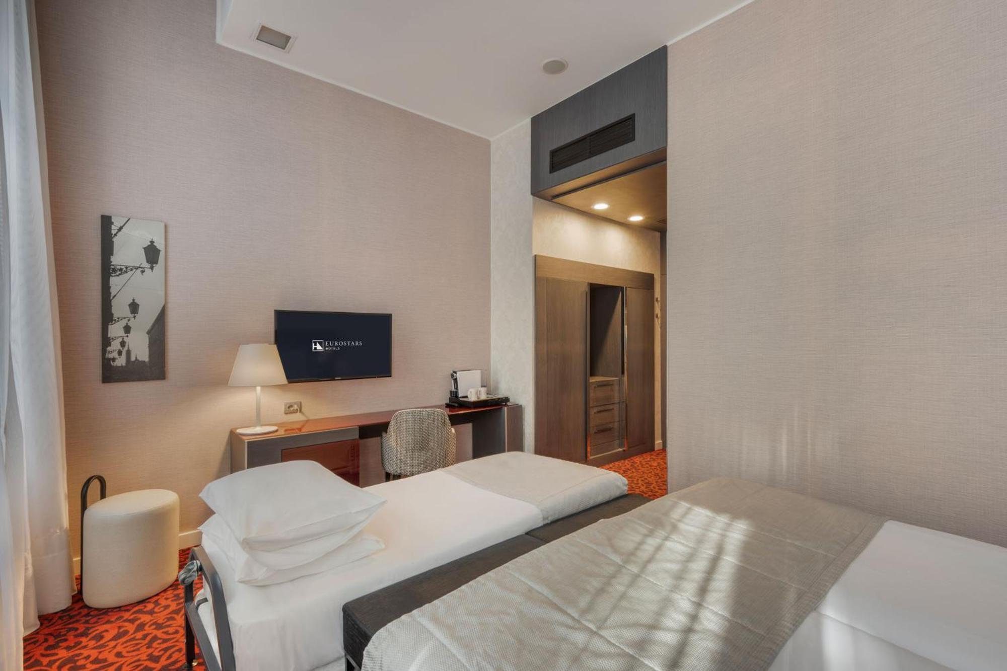 Deluxe Double Room Extra Bed