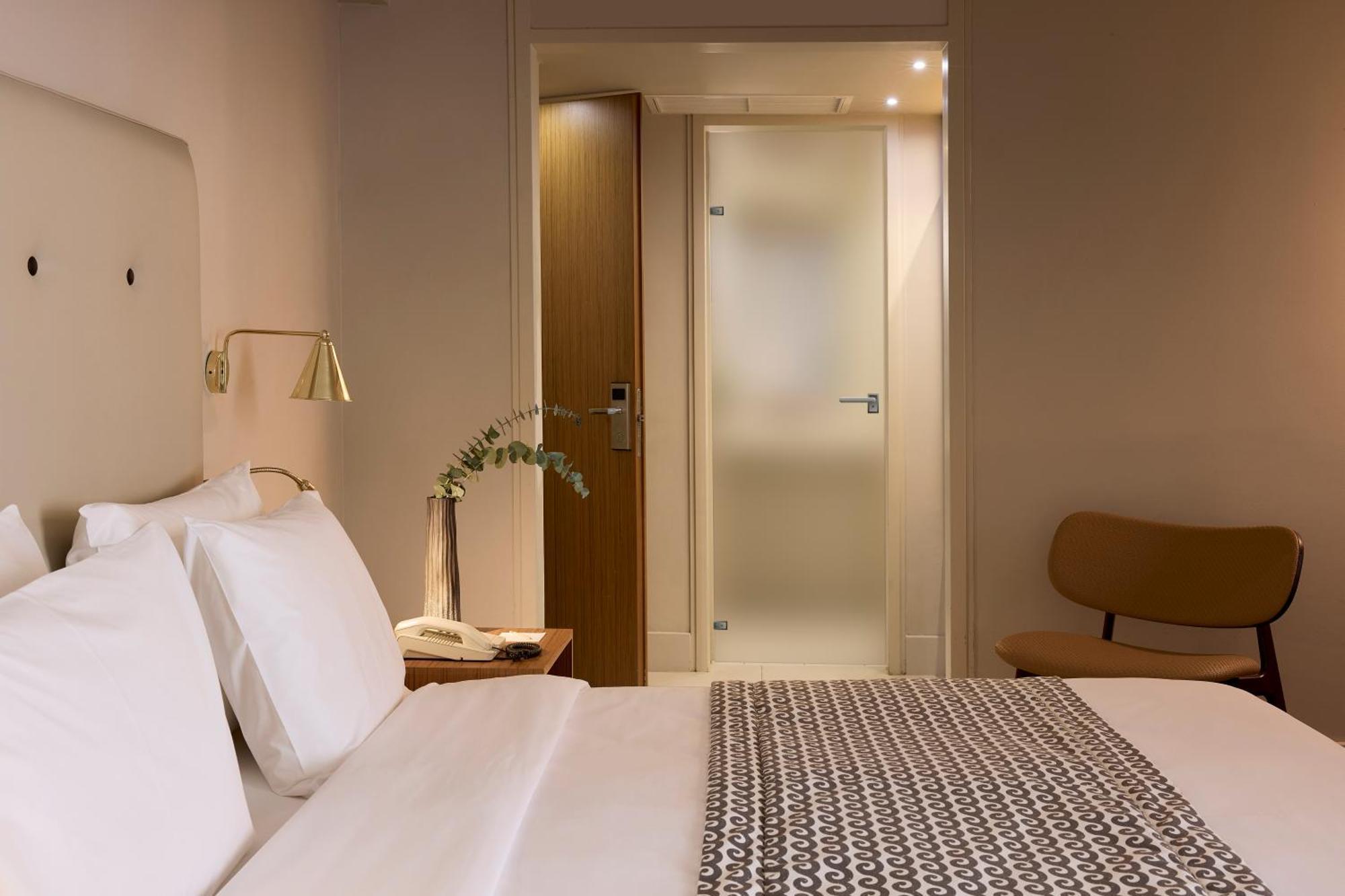 Classic Room Urban View