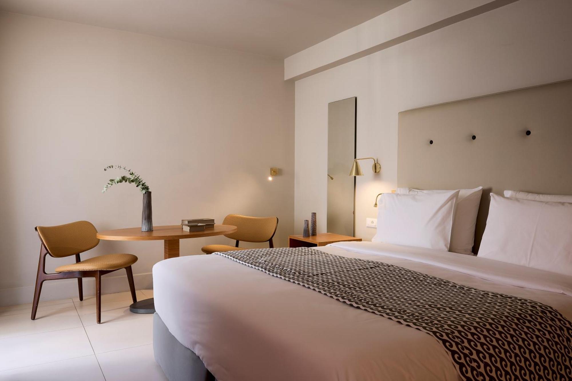 Classic Room Urban View