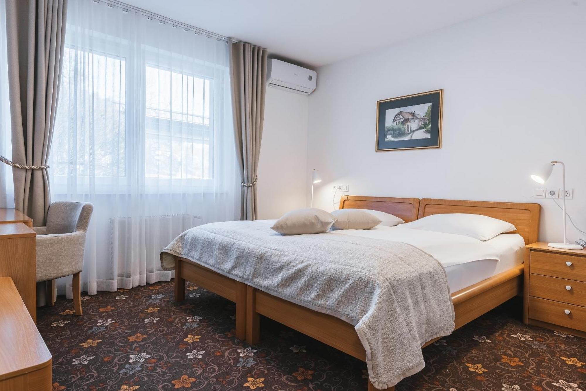 Budget Double Room,1756509934:JPEG