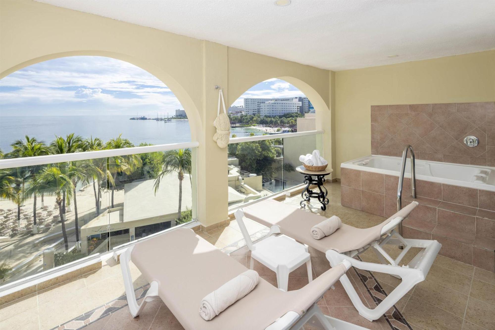 Junior Suite Front Ocean View
