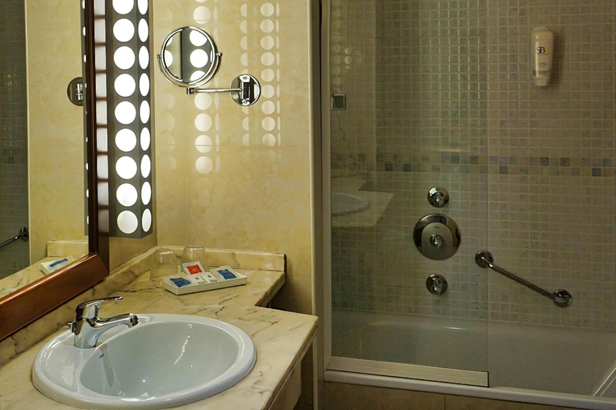 Double or Twin Room Side Sea View