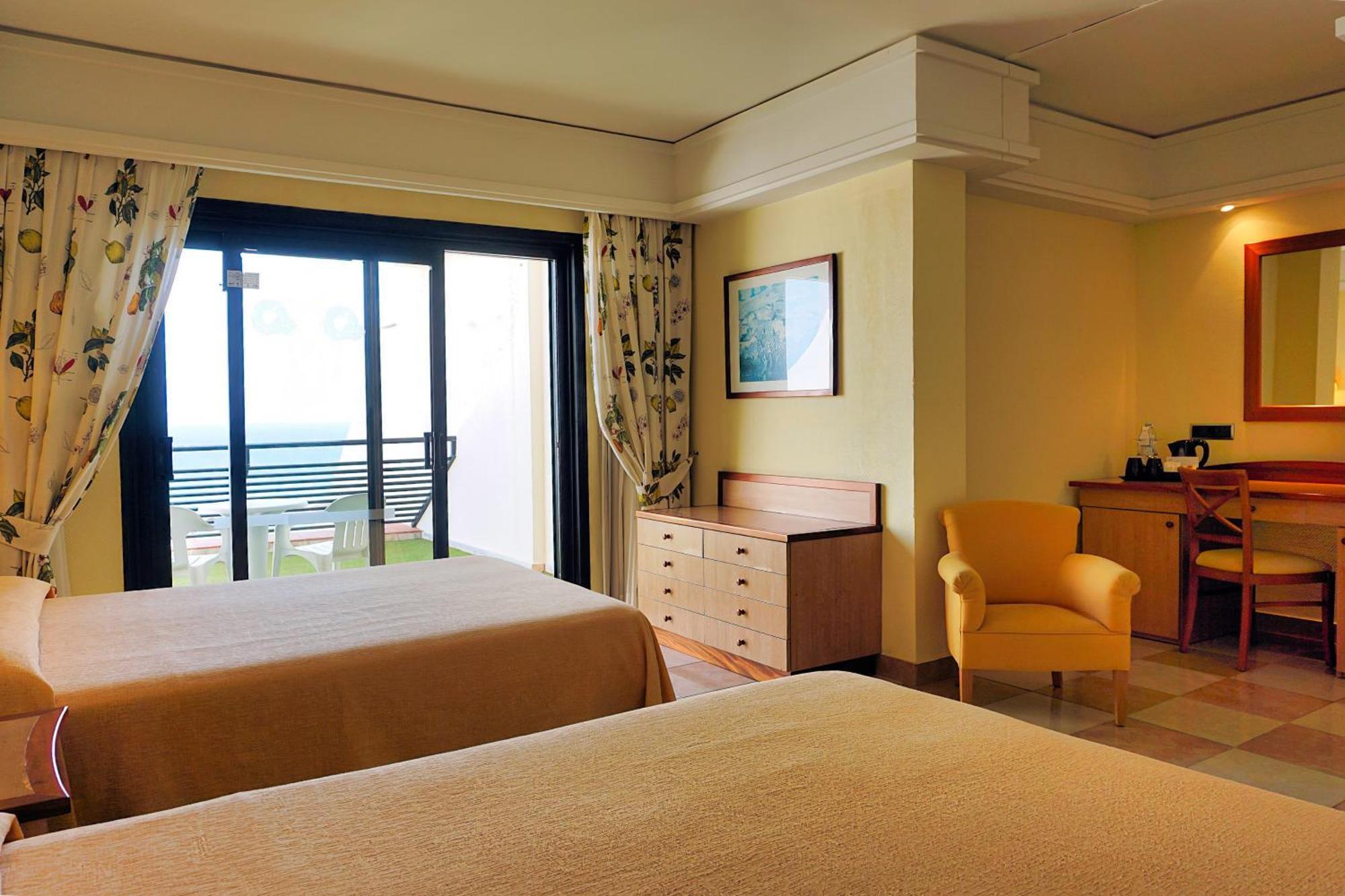 Double or Twin Room Side Sea View