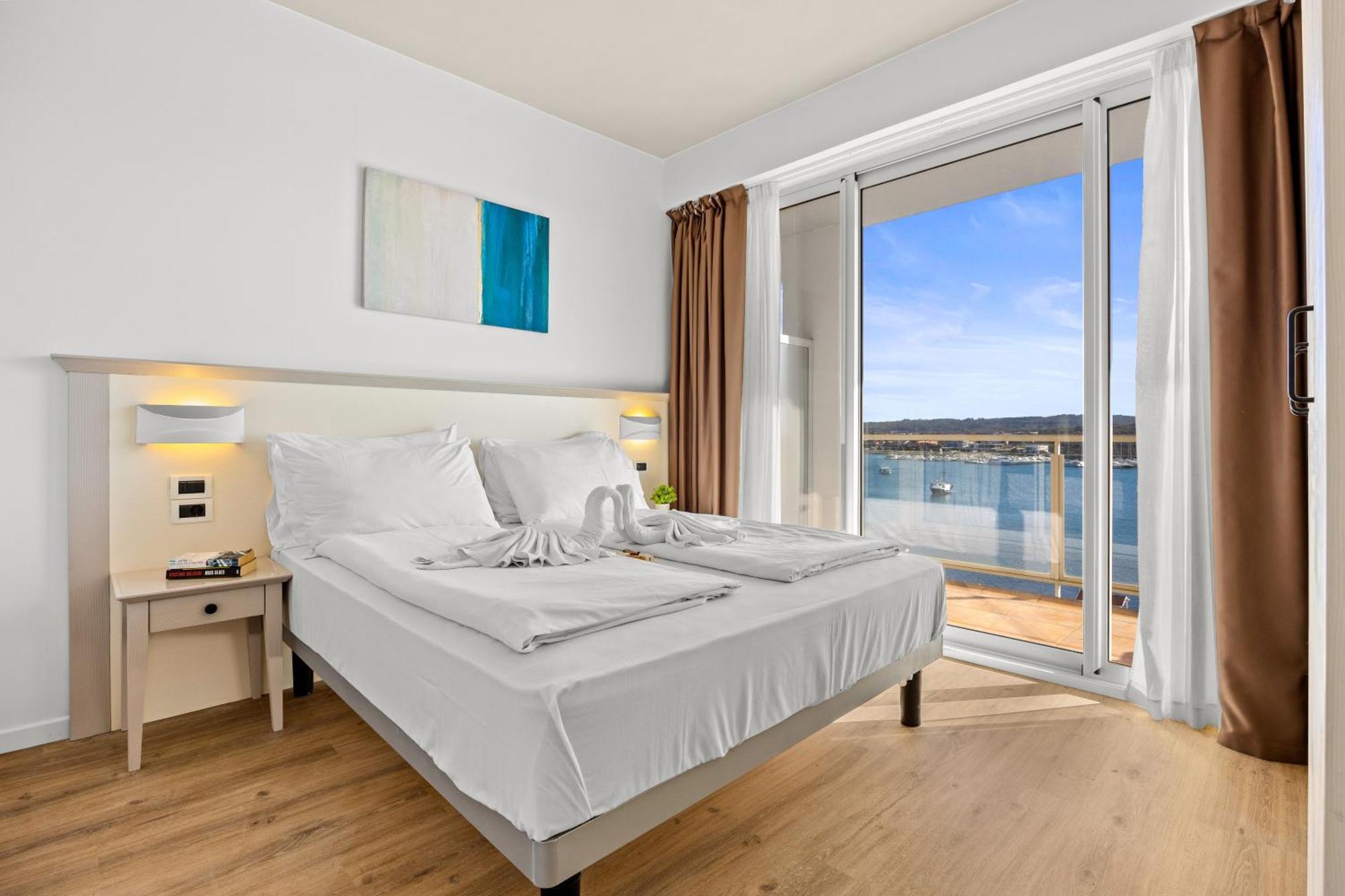 Superior Two-Bedroom Apartment Balcony Sea View,1756515556:JPEG