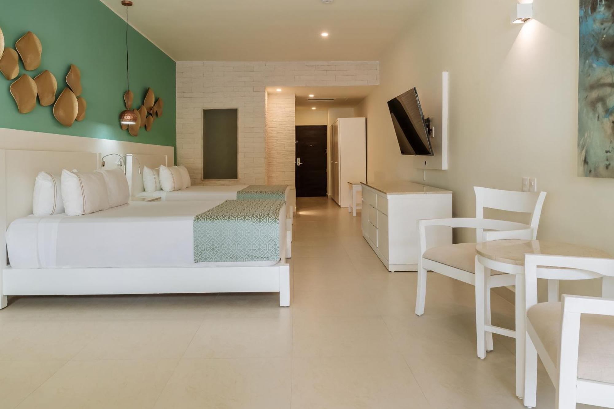Junior Suite Pool Walkout