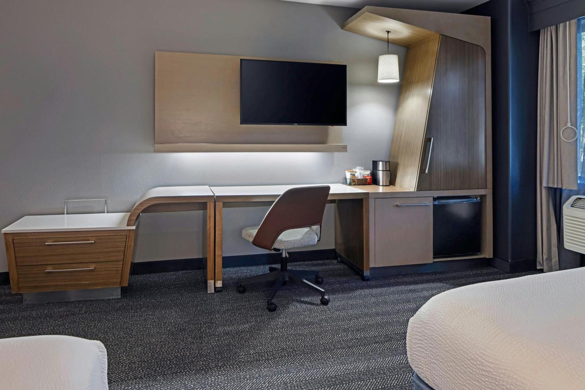 Queen Room Two Queen Beds Hearing Accessible